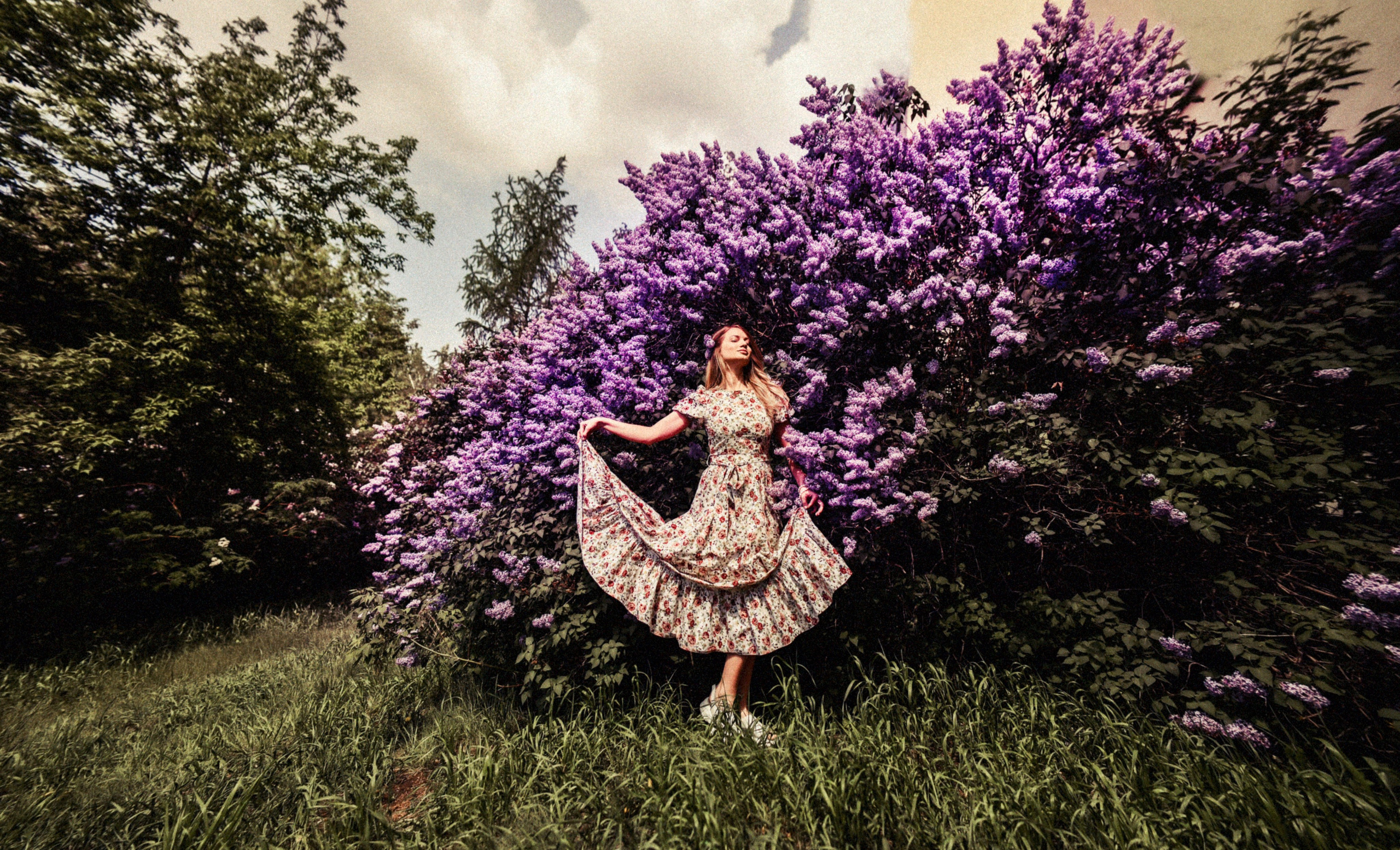 Фотосессия в цветении. Свадебный, семейный, детский, контент фотограф в Омске Максим Ильин
