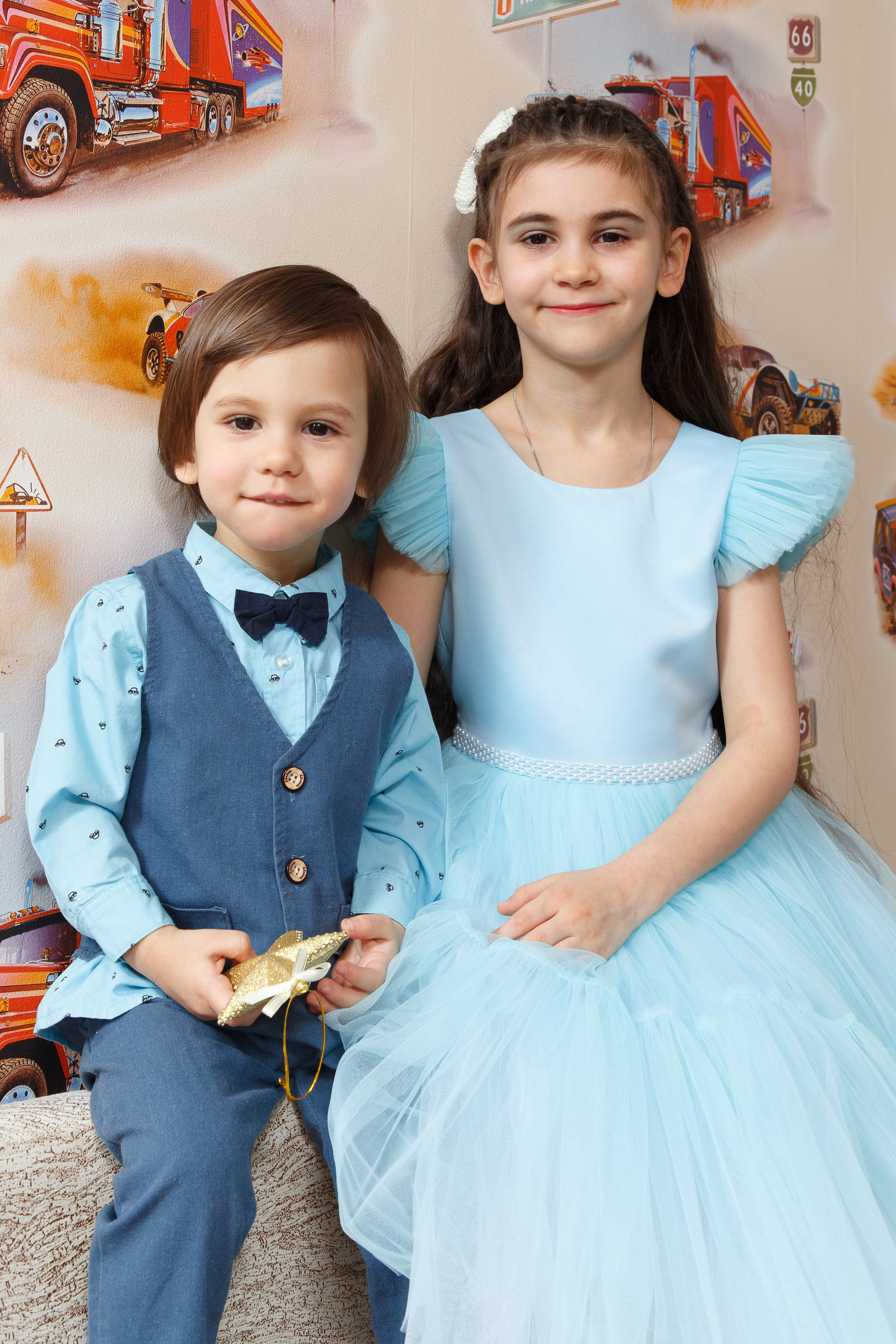 Юля Сергей Настя Олег и Серёжка ч.2. Школьные выпускные альбомы в Москве Марина Николаева