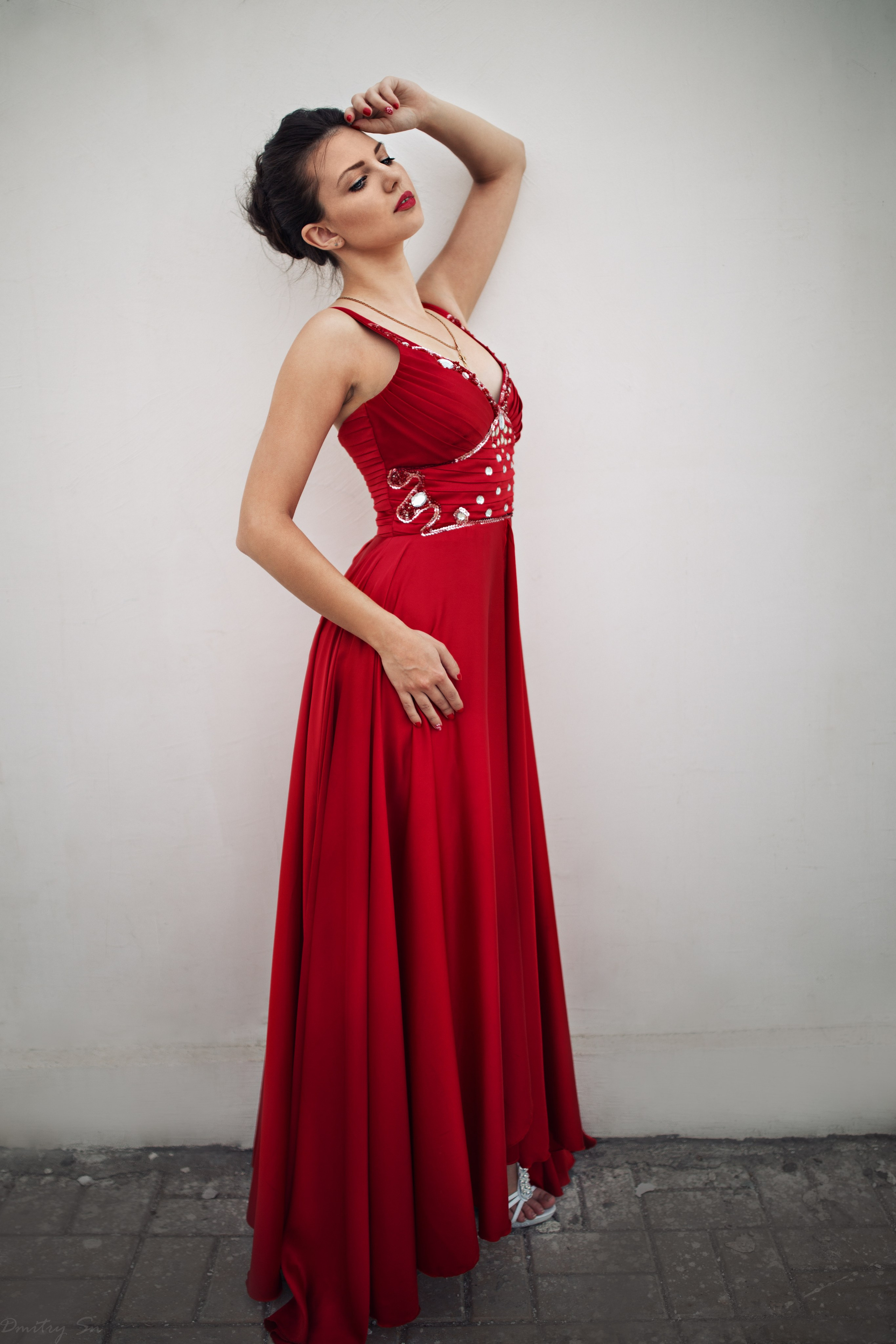 Фотосет на набережной Воронежа с Кристиной в красном платье в формате для «себя»