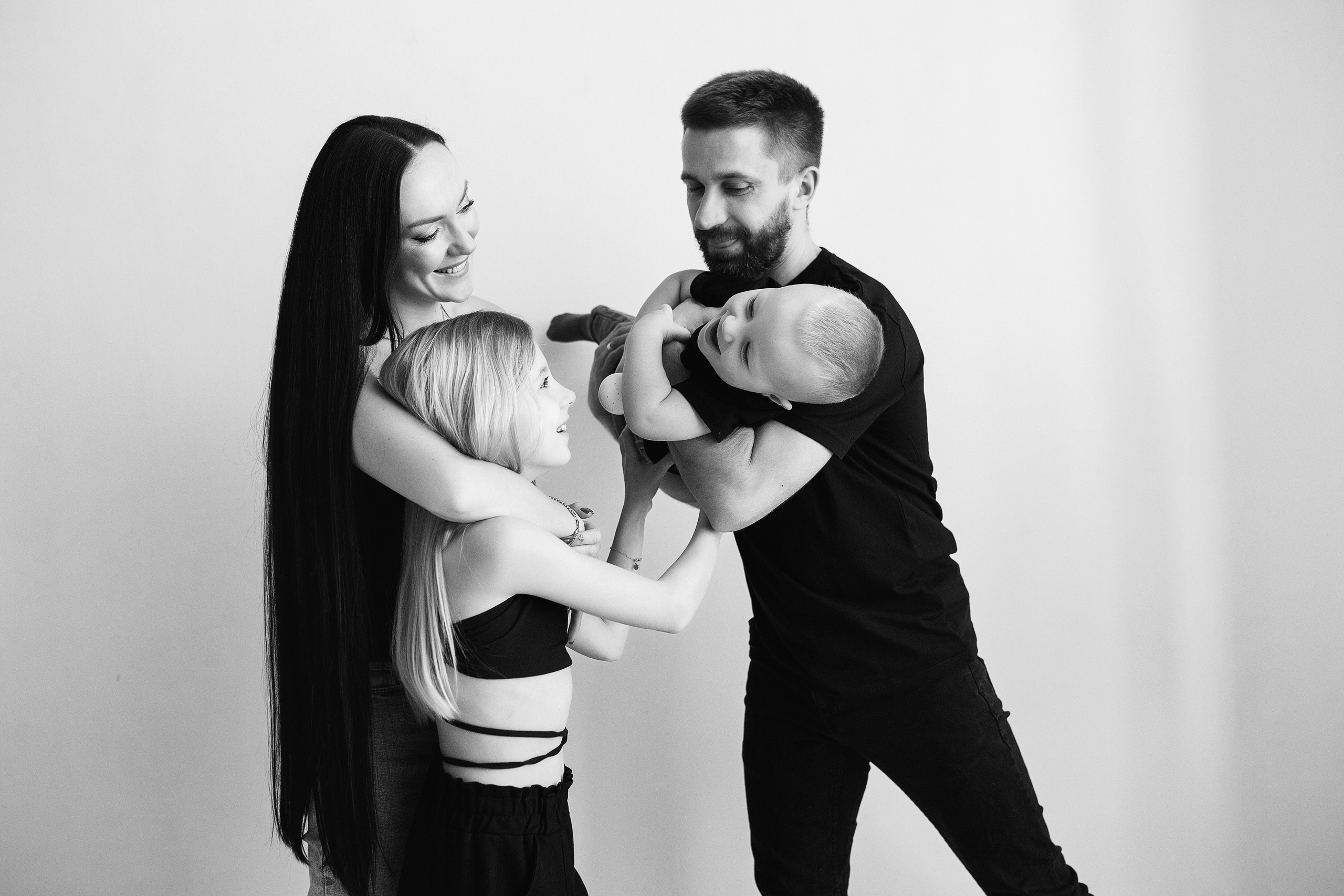 ЧБ серия. Фотограф новорожденных Оксана Полевская