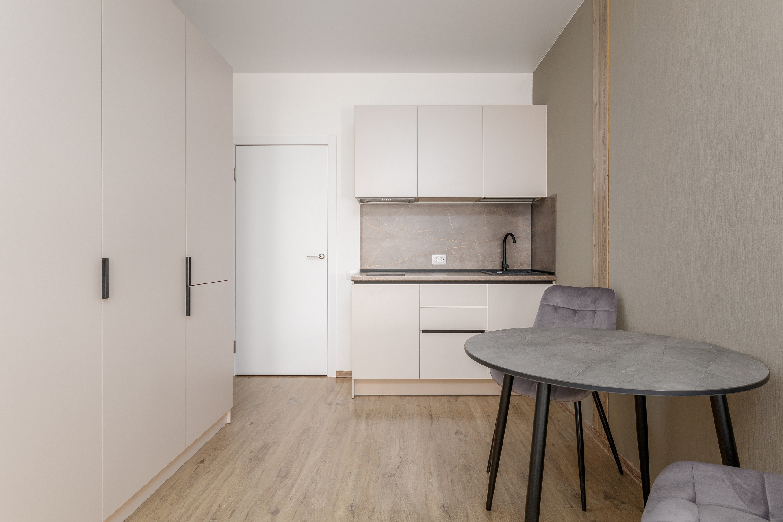 Студия, Варфоломеевская ул