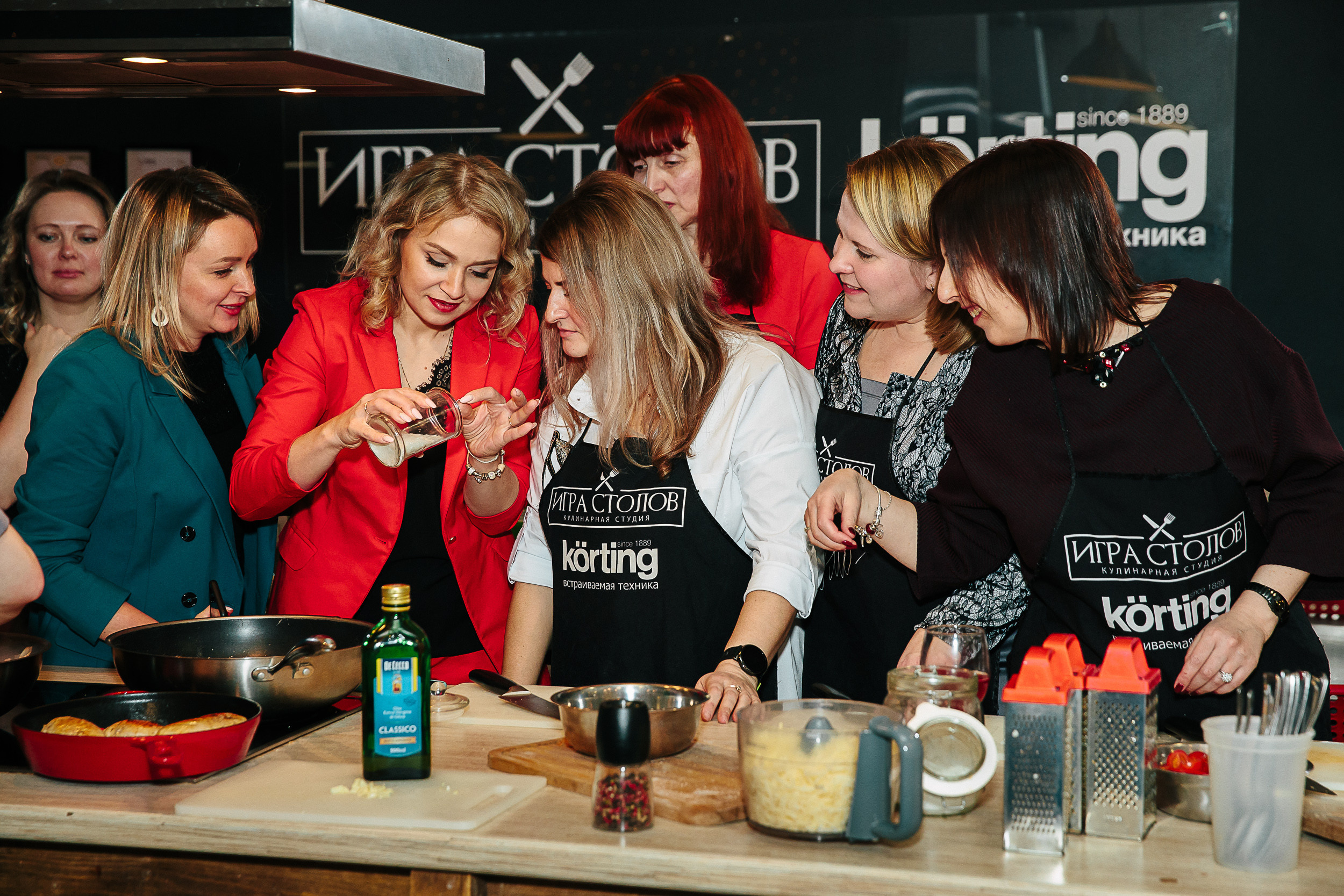 Фотосъемка вечеринки, девичника в Питере. Репортажная фотосъемка праздников и мероприятий в Санкт-Петербурге