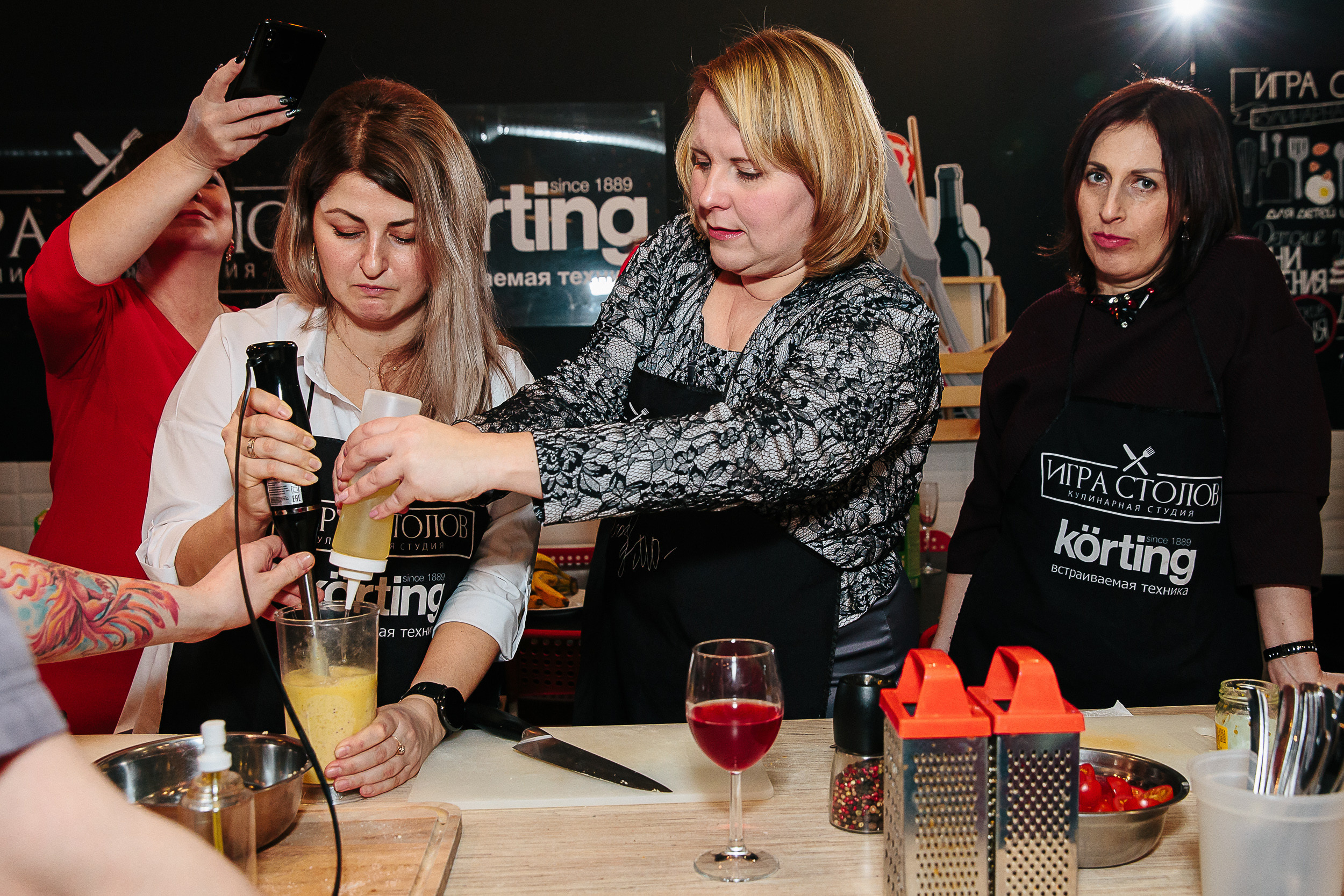 Фотосъемка вечеринки, девичника в Питере. Репортажная фотосъемка праздников и мероприятий в Санкт-Петербурге