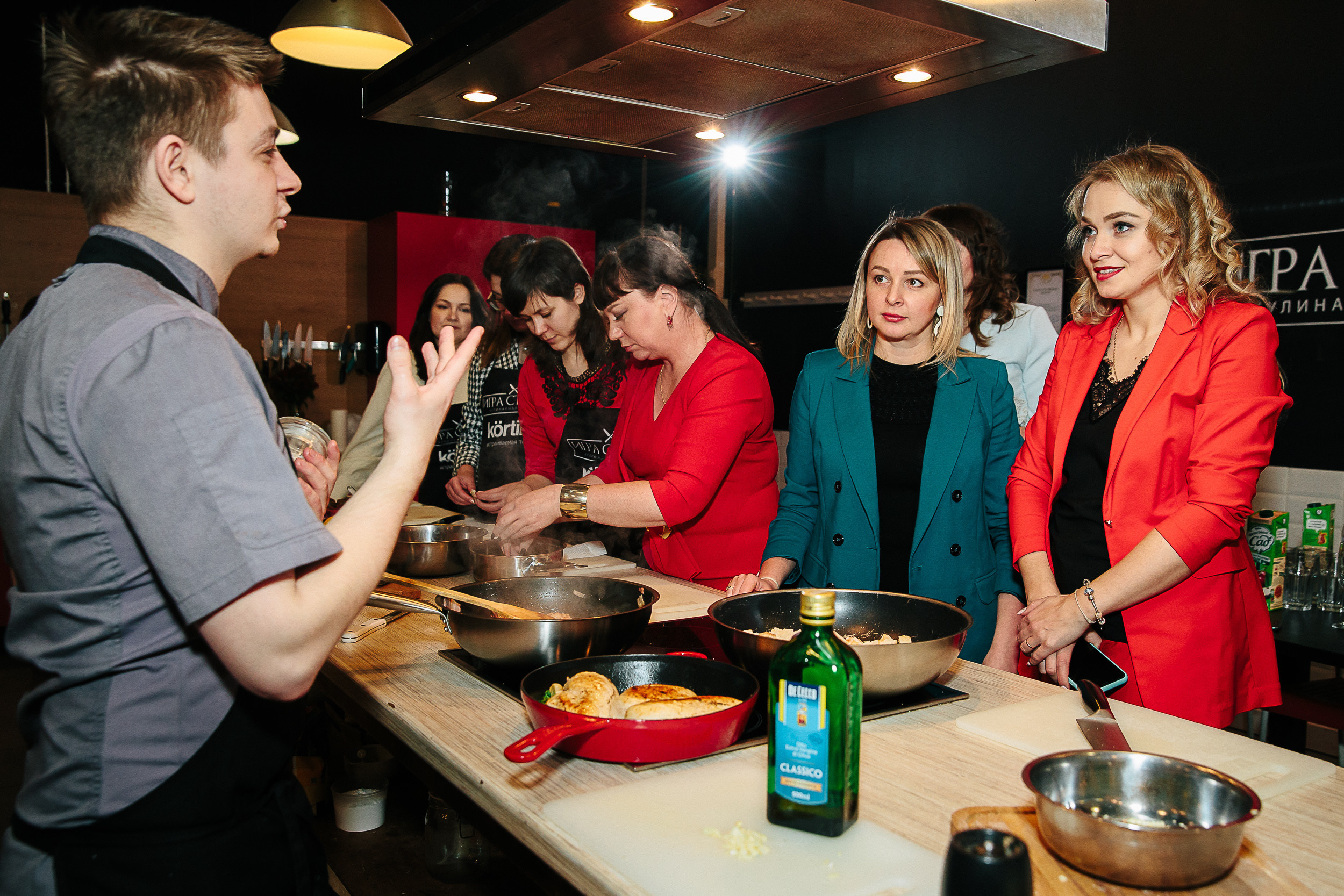 Фотосъемка вечеринки, девичника в Питере. Репортажная фотосъемка праздников и мероприятий в Санкт-Петербурге