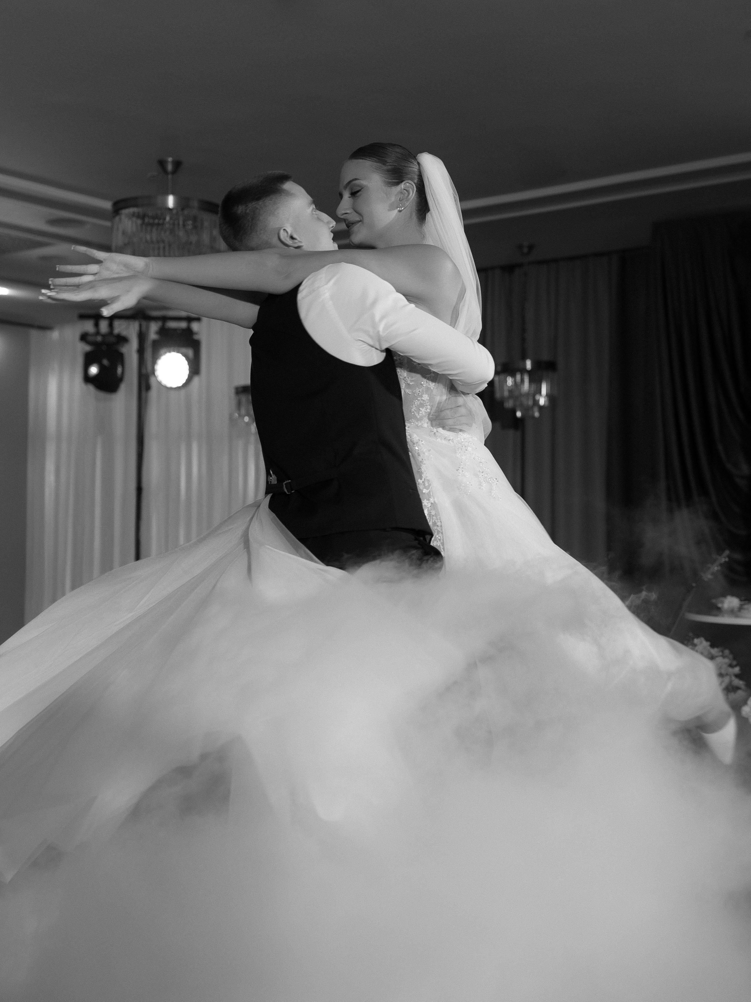 АРИНА И ЛЕША. ЧЕЛСИТИ. Свадебный и индивидуальный фотограф в Челябинске Евгения Негодяева