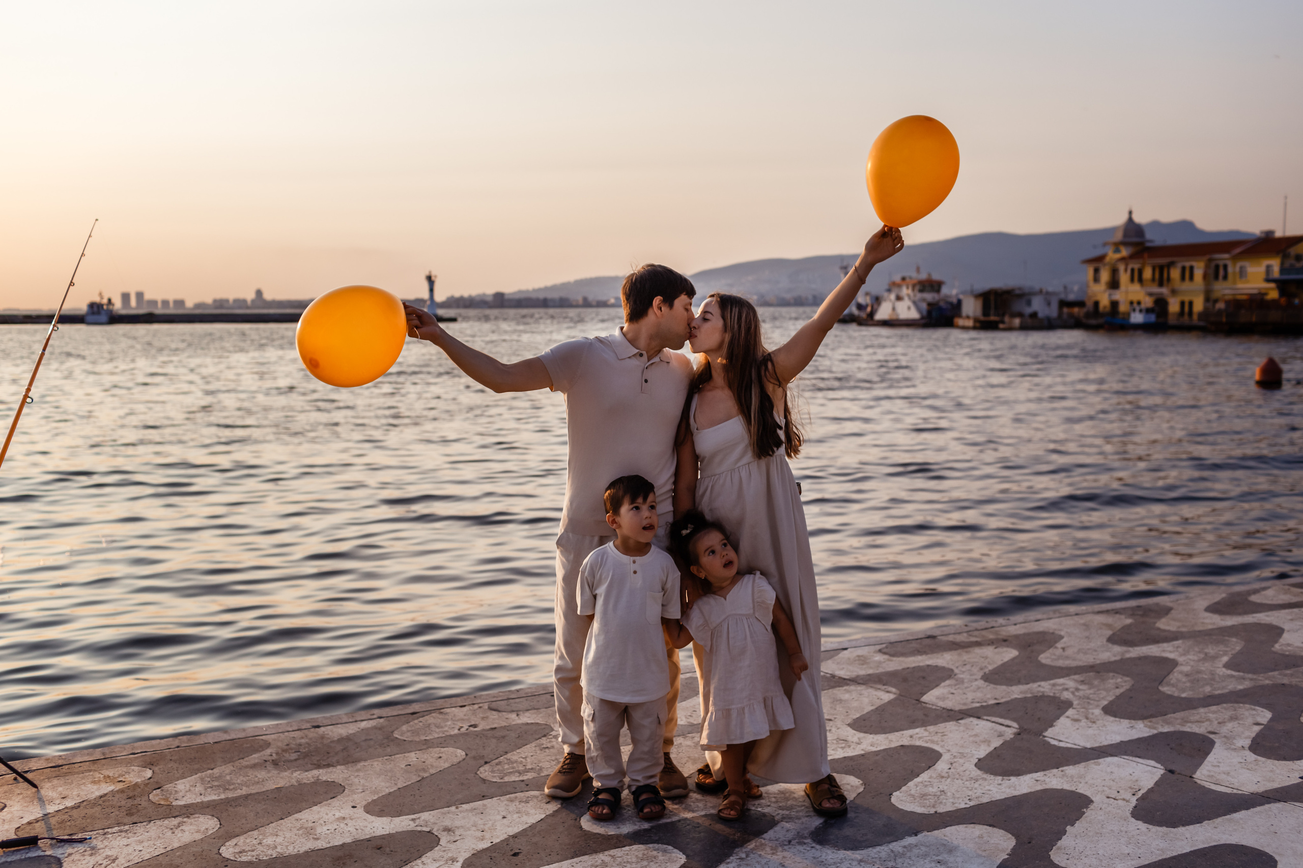Family walk in Izmir. Professional family and children’s photographer in Izmir Irina Eron
