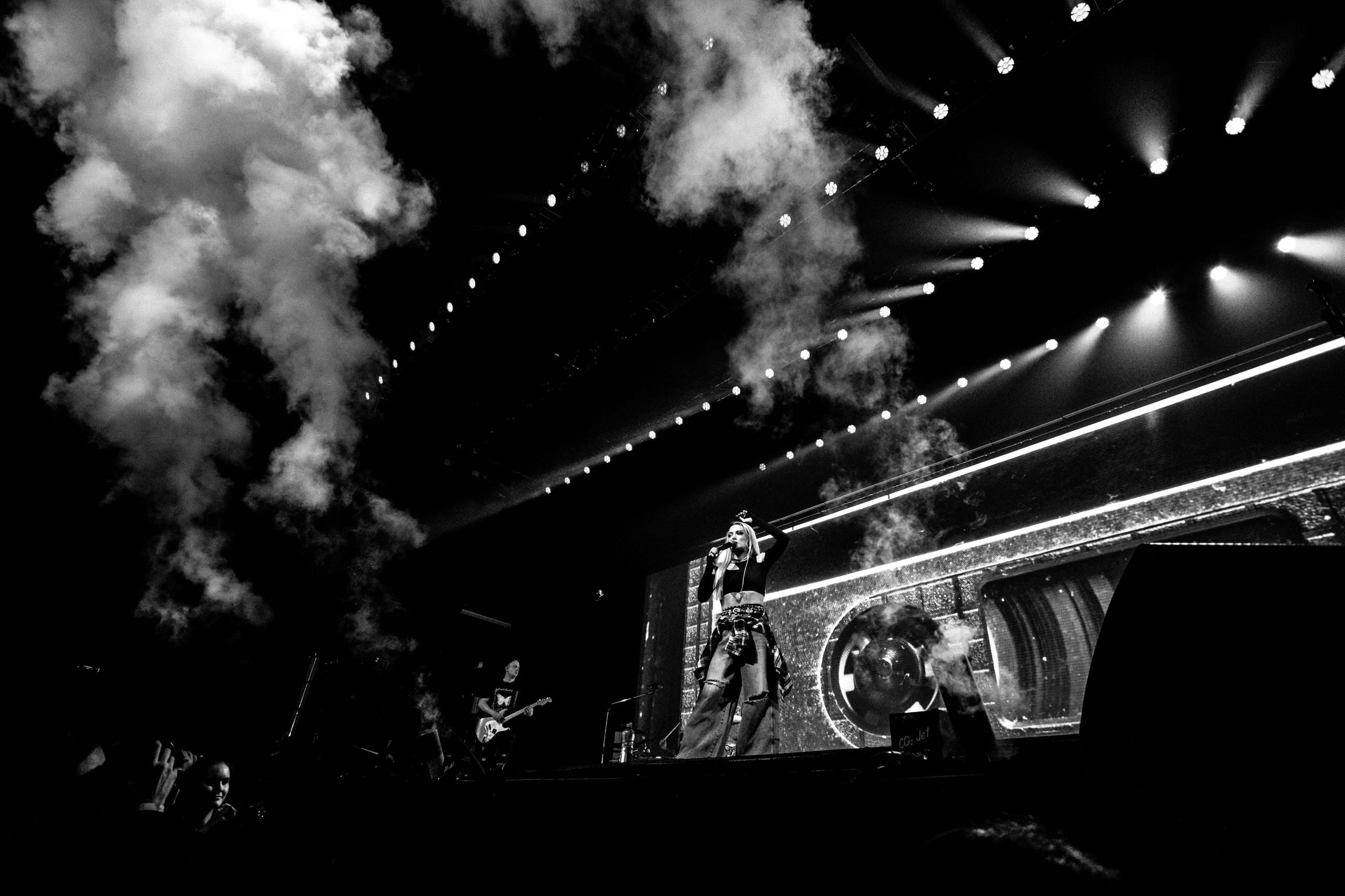 КОСИЧКИ ОТРЕЗАЛА И СОБРАЛА СТАДИУМ