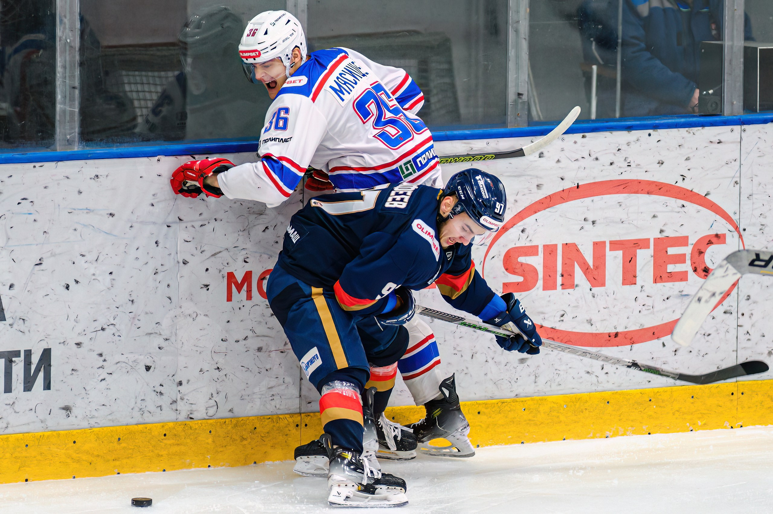 Хоккей с шайбой. Спортивный фотограф Иван Молот (Киров)