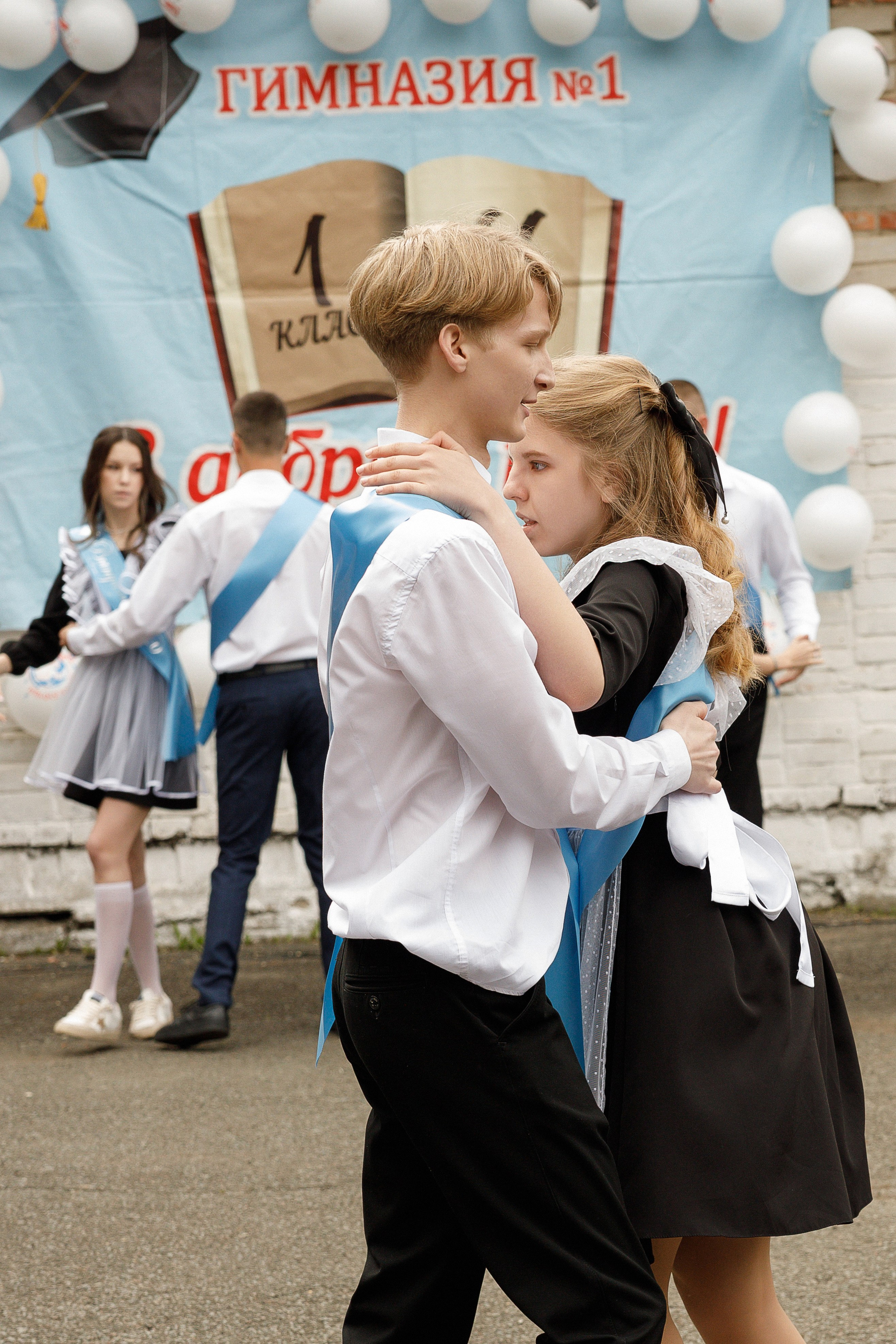 Последний звонок Гимназия Артем. Photoalbum-vl.ru