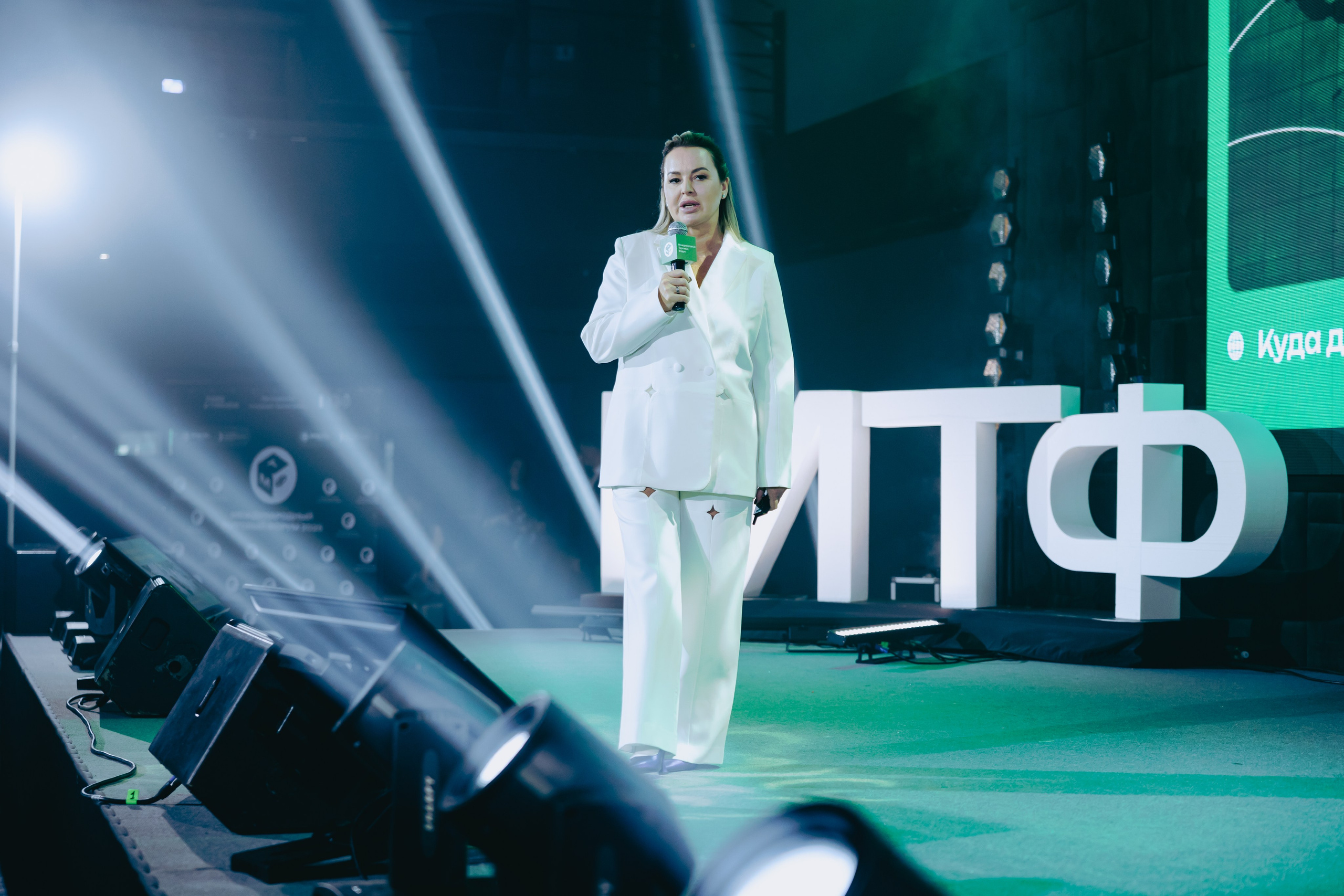 Ивенты и Конференции. Сайт с красивыми фотографиями и людьми