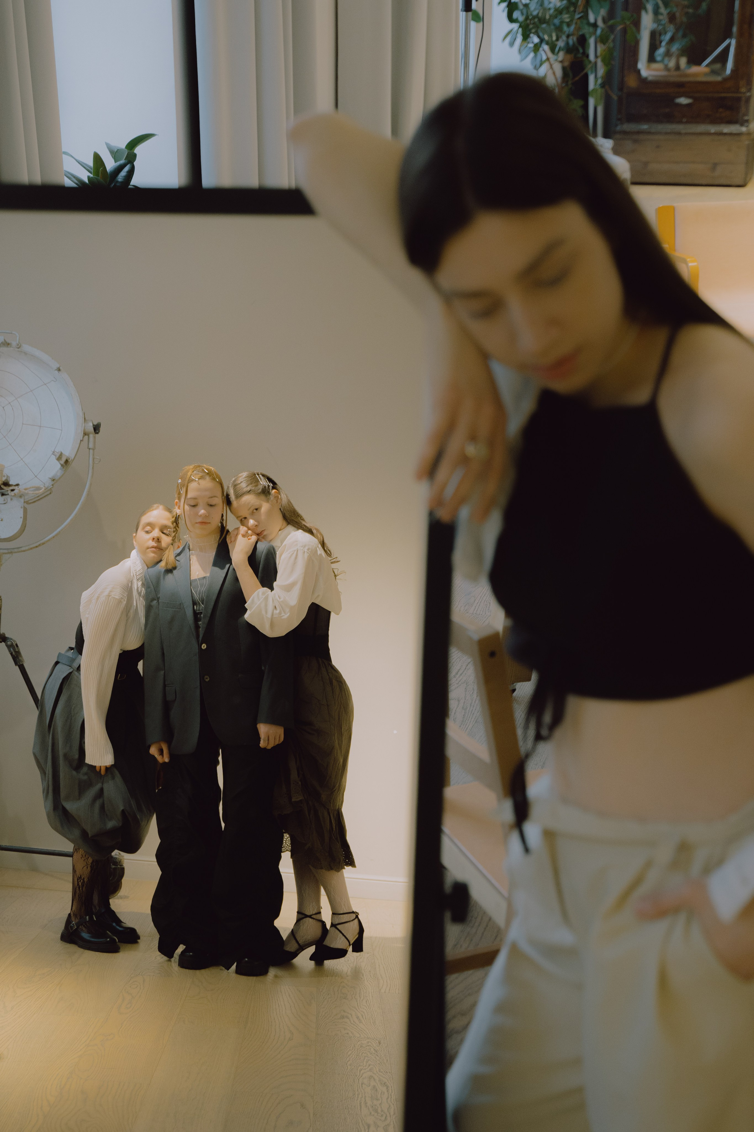 Групповая съемка в минималистичной студии Москва