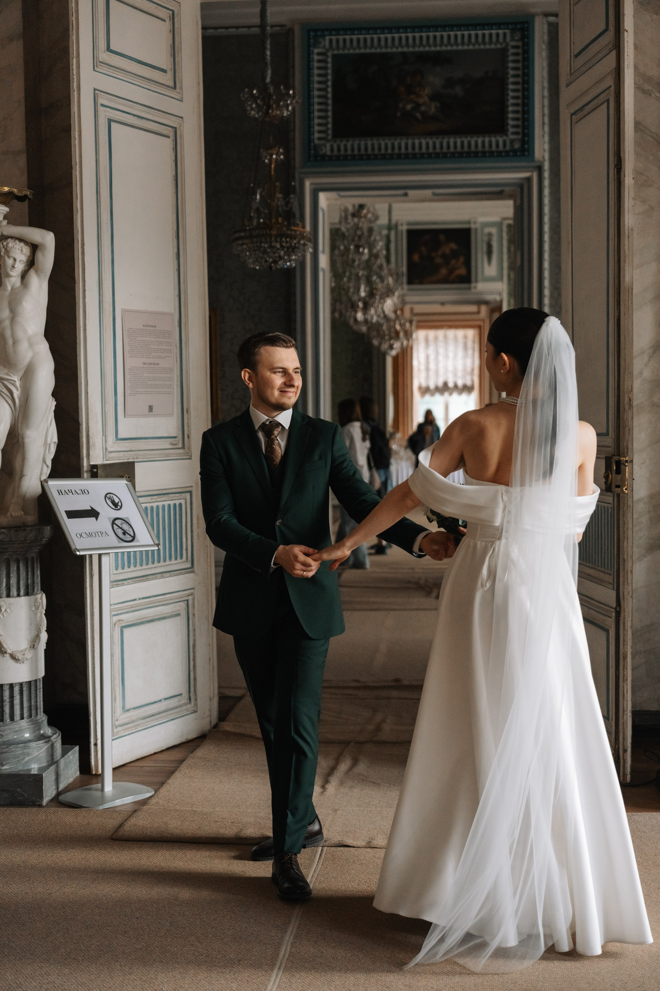 Влад и Илина в Кусково. Свадебный фотограф в Москве Анна Полушина