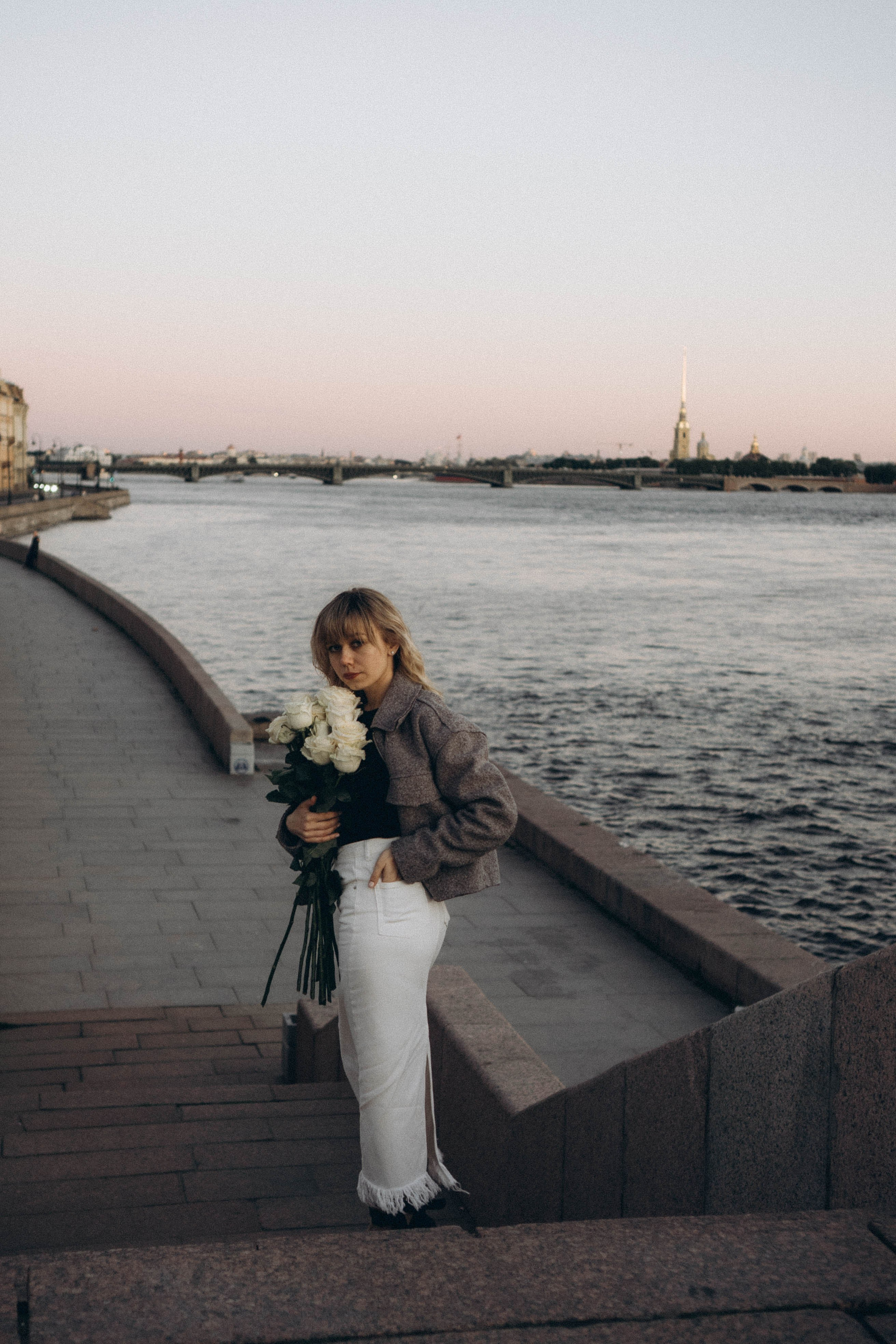 ПРОГУЛКА ПО ГОРОДУ В БЕЛЫЕ НОЧИ (другой вариант). Профессиональный фотограф, Санкт-Петербург — Виктория Богомолова