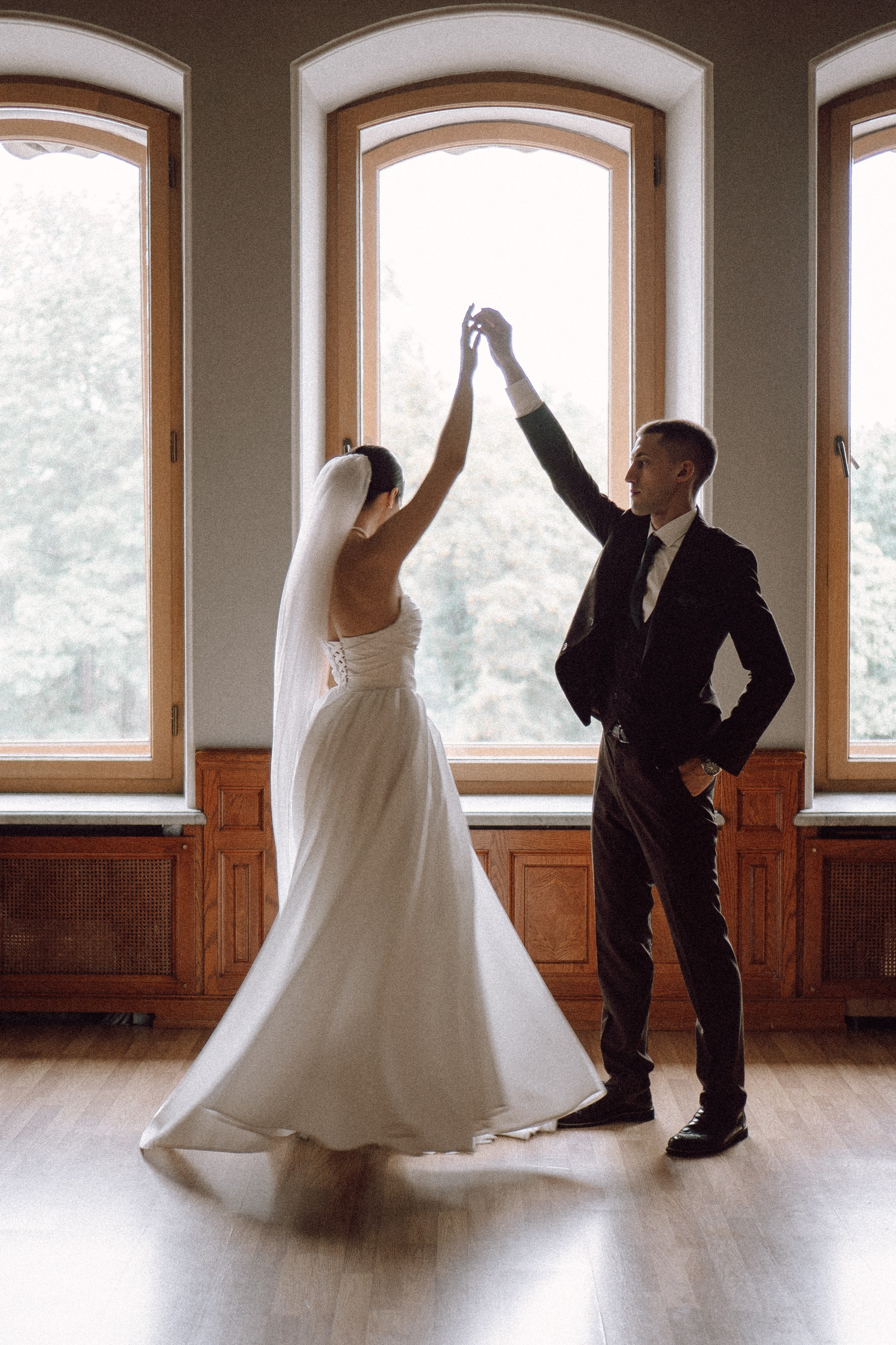 СВАДЕБНАЯ ПРОГУЛКА В САНТК-ПЕТЕРБУРГЕ (ИСАКИЕВСКИЙ СОБОР, ЗИМНЯЯ КАНАВКА, ЭРМИТАЖ И БОЛЬШАЯ МОРСКАЯ УЛИЦА). Профессиональный фотограф, Санкт-Петербург — Виктория Богомолова