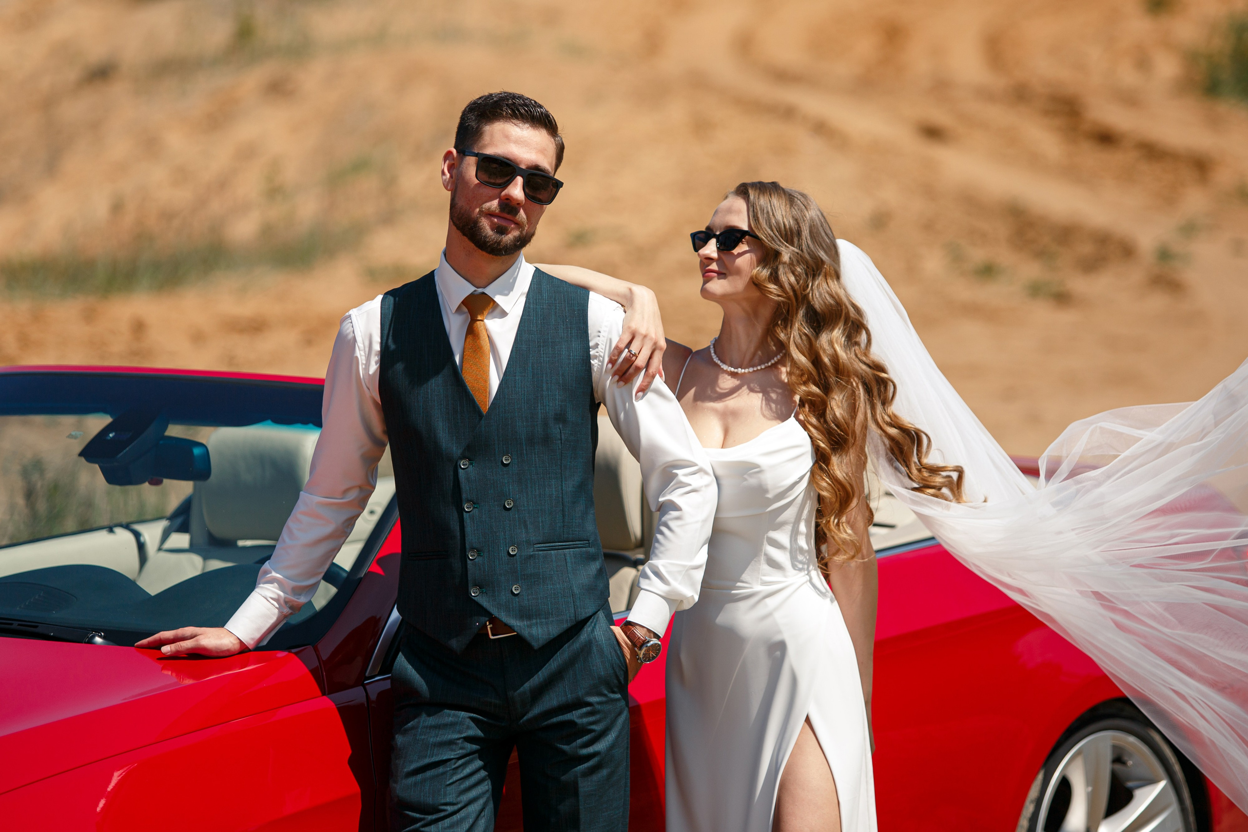 Свадебная фотосессия с кабриолетом и в загородном клубе Artiland. Свадебный фотограф Москва и МО Сергей Киржаев