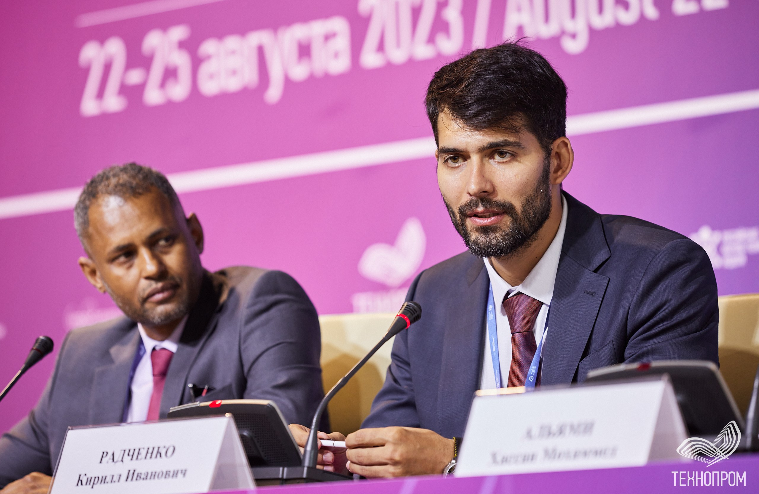 Репортажное и корпоративное портфолио. Репортажный фотограф Новосибирск — Станислав Попов