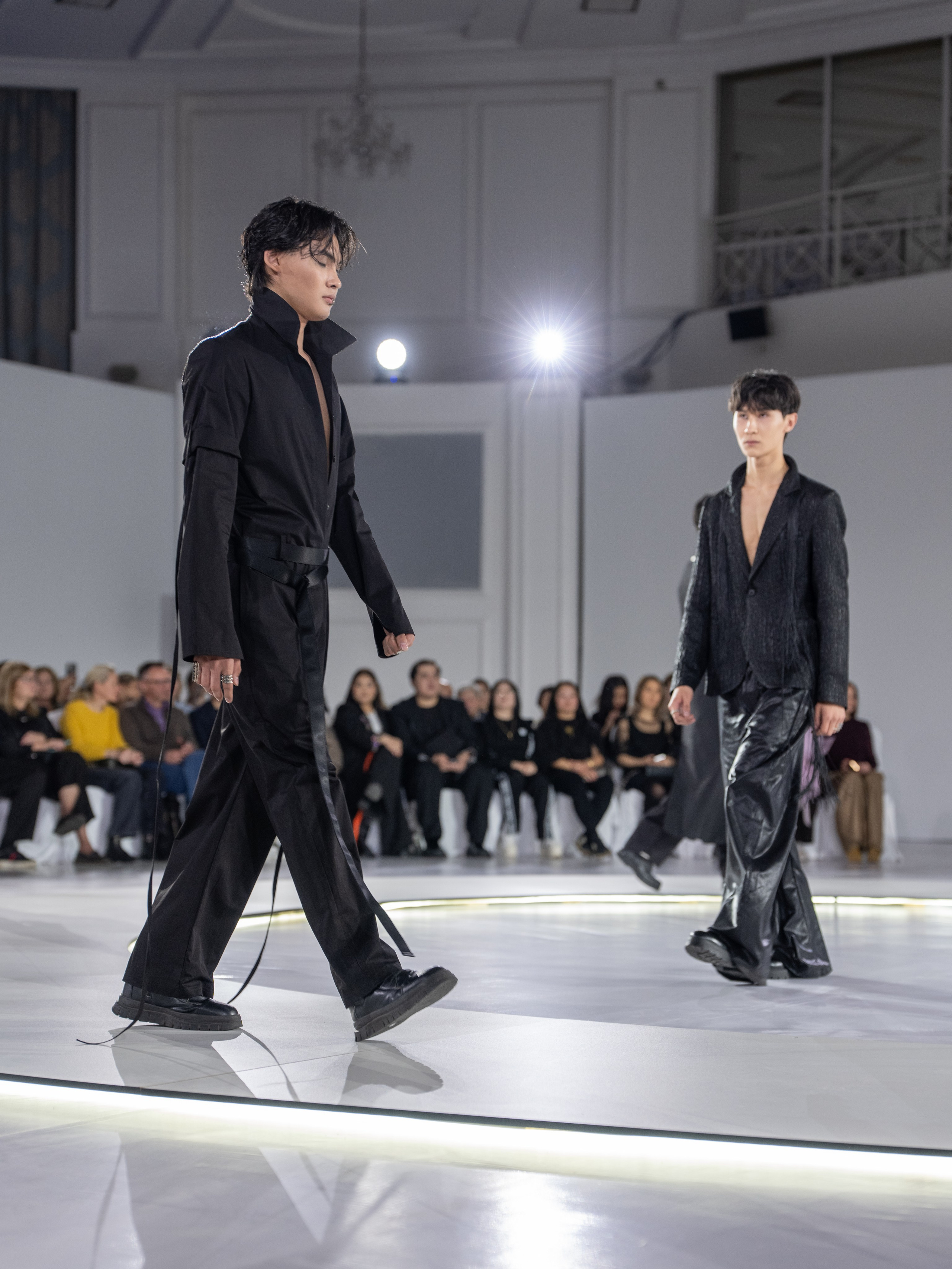 Дизайн DVALI. Сайт Алматинского НЮ АРТ, будуар и фэшн фотографа Дениса Карпенко