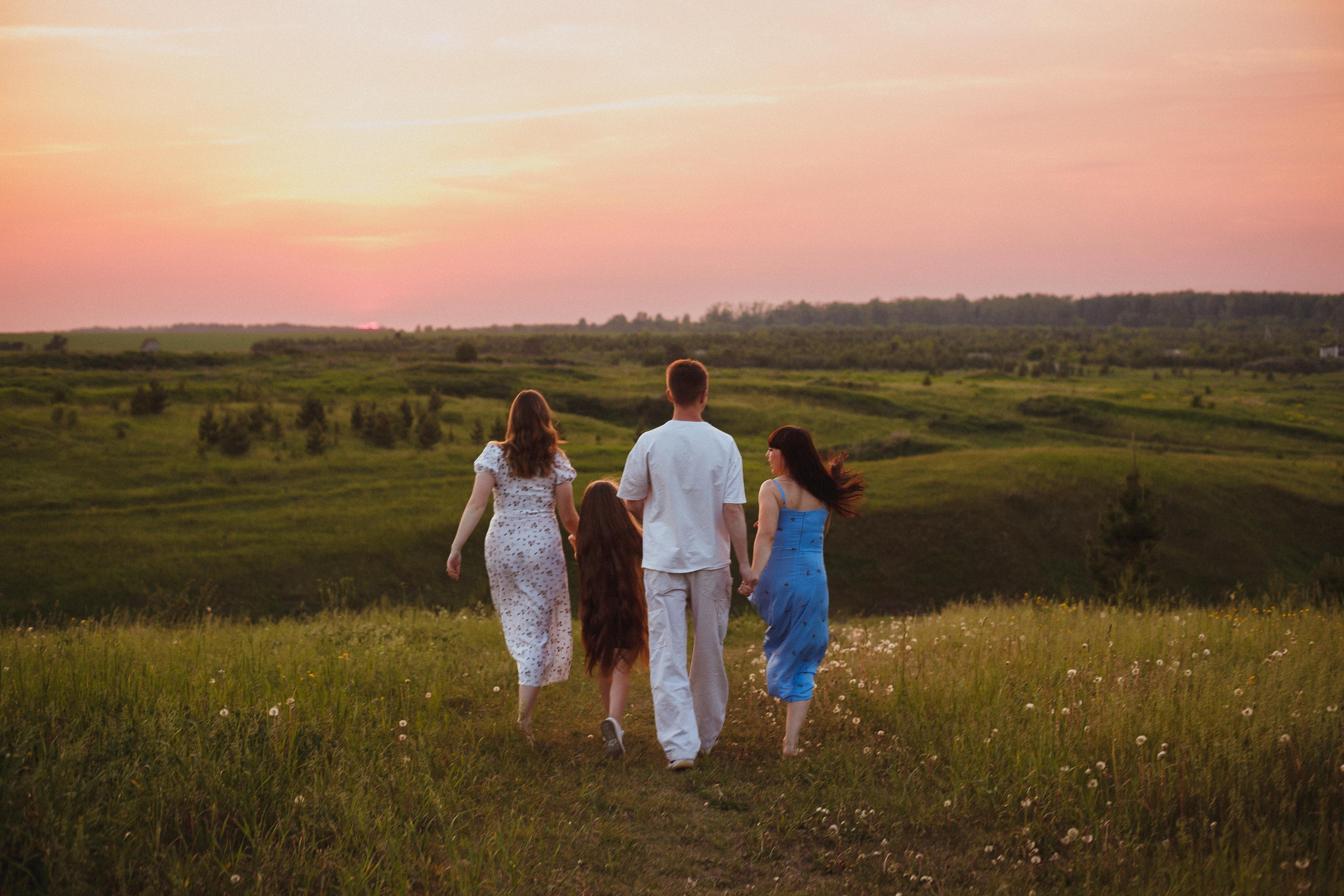 Семейная прогулка на закате. Семейный и детский фотограф в Сухом Логу Ольга Кайгородова