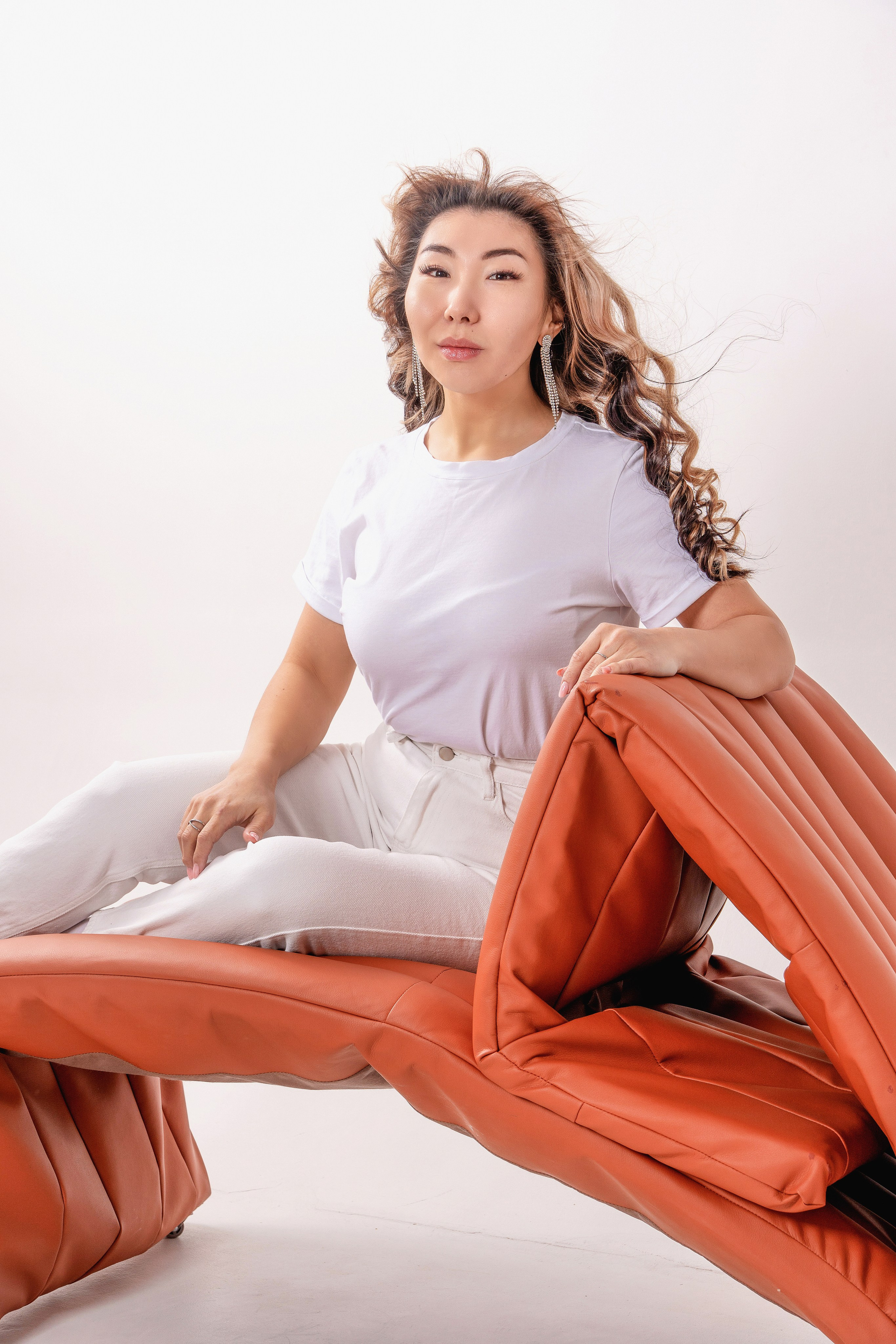 Фотоконтент, женский портрет. Занимаюсь профессиональной фотографией и живу рядом с Байкалом. Работаю в разных жанрах