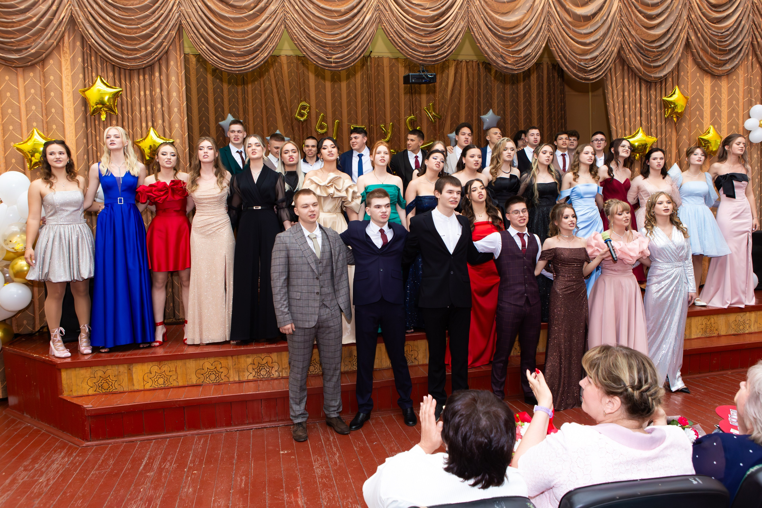 ВРУЧЕНИЕ ДИПЛОМОВ 2025 9 ШКОЛА Г.МЦЕНСК. Профессиональный фотограф в Мценске и Орловской области