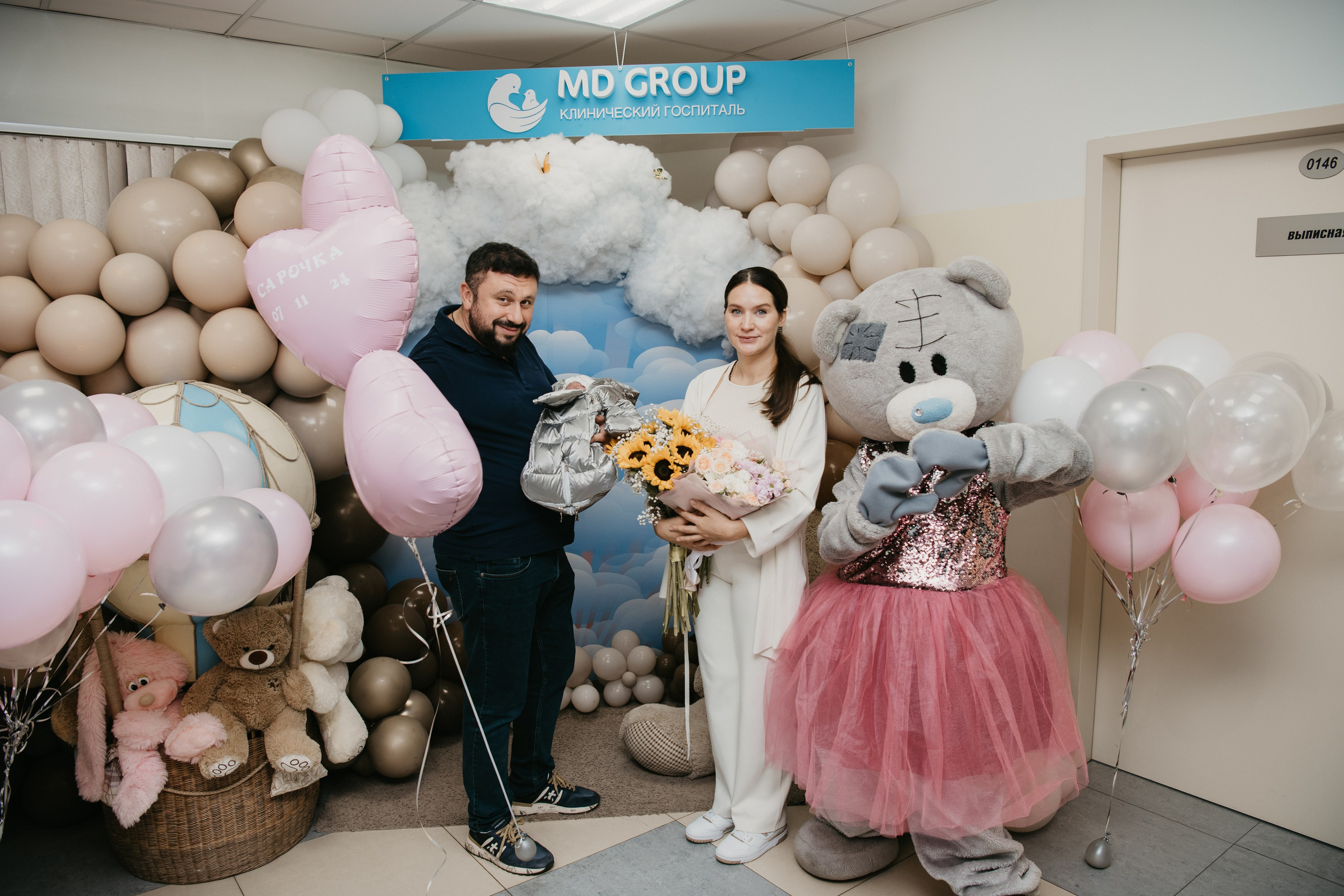 Выписка Сарочки. Мать и дитя на Севастопольском. Фотограф на выписку из роддома в Москве и МО