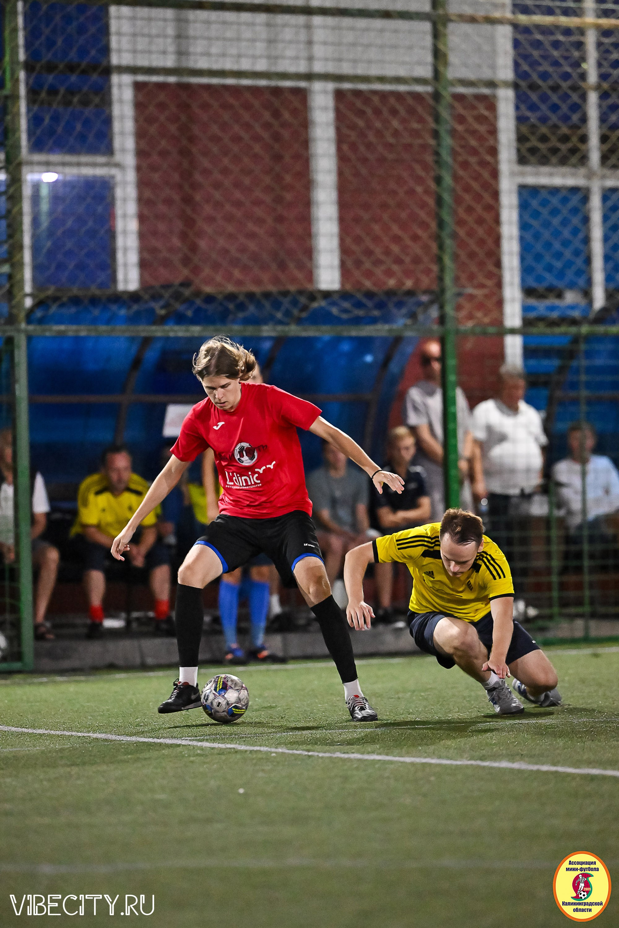 ФИНАЛЬНЫЕ ИГРЫ КУБКА МИНИ-ФУТБОЛЬНОЙ ЛИГИ И КУБКА КОРПОРАТИВНОЙ МФЛ 2025. VIBECITY.RU Вайб Сити Ру Фоторепортажи Фотоотчеты Калининград