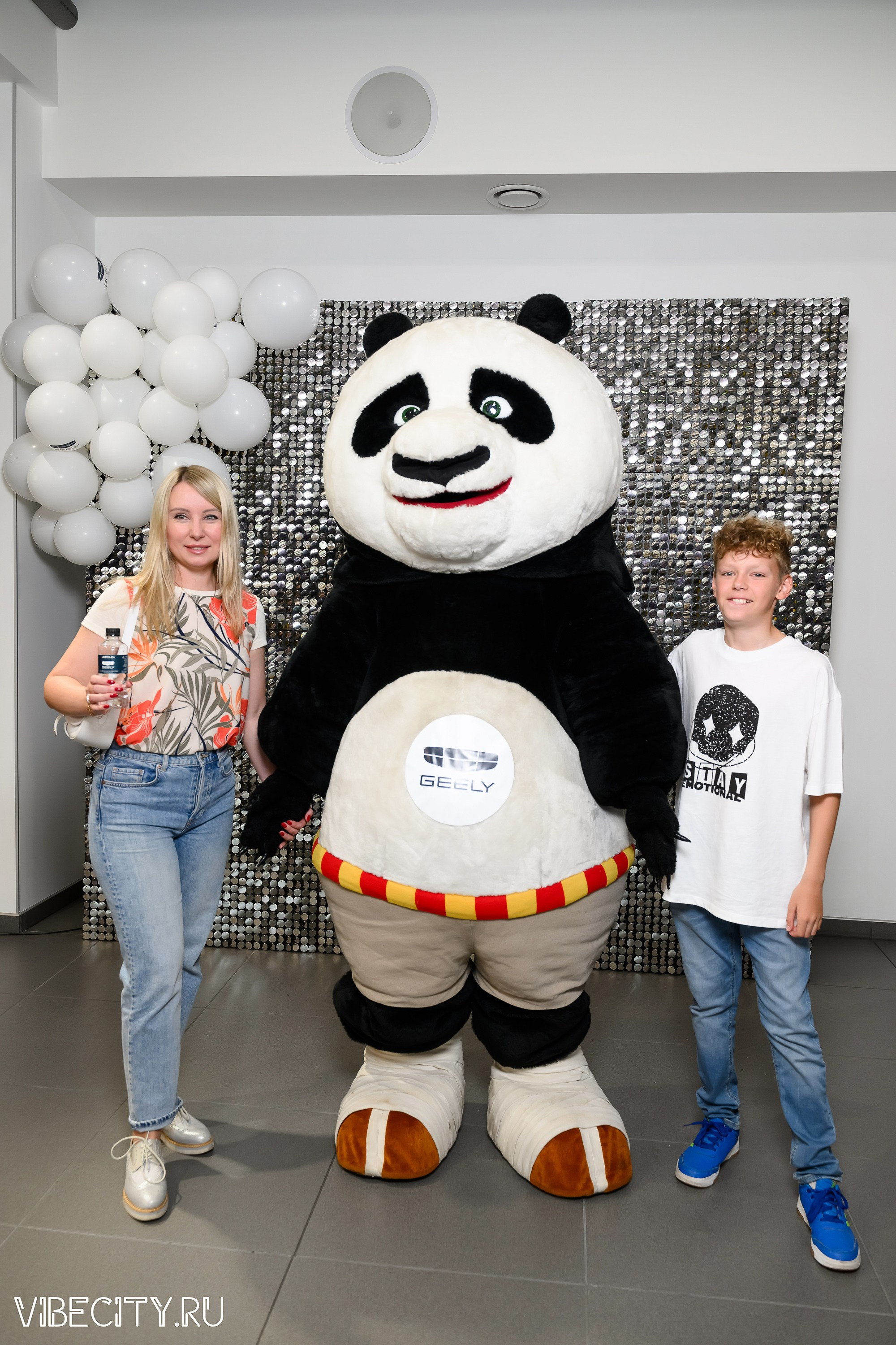 Презентация Geely Manjaro. VIBECITY.RU Вайб Сити Ру Фоторепортажи Фотоотчеты Калининград