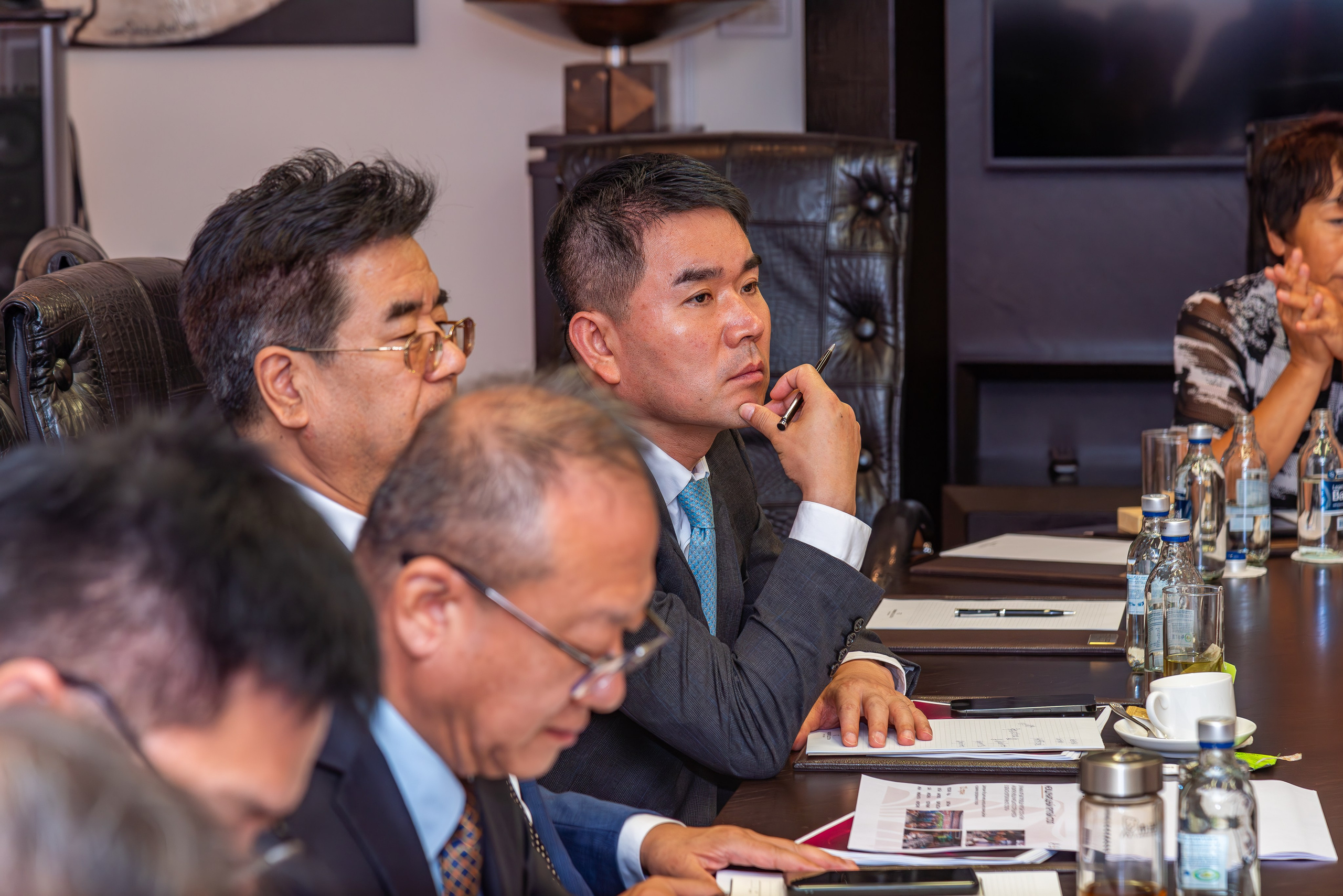 Репортажная фотосъемка для бизнеса, рекламные проекты, выставки, конференции. &nbsp;Стоимость:&nbsp; &nbsp; &nbsp;(7 000р./час)   (2 часа&nbsp;— 12 000р.)   (&nbsp;3 часа&nbsp;— 15 000р.)     (6 часов&nbsp;— 25 000р.)   (&nbsp;полный&nbsp; день 10 часов&nbsp;— 35 000р.)  Быстрая обработка фото   (Готовность фото от&nbsp;1 до&nbsp;4 дней)&nbsp;