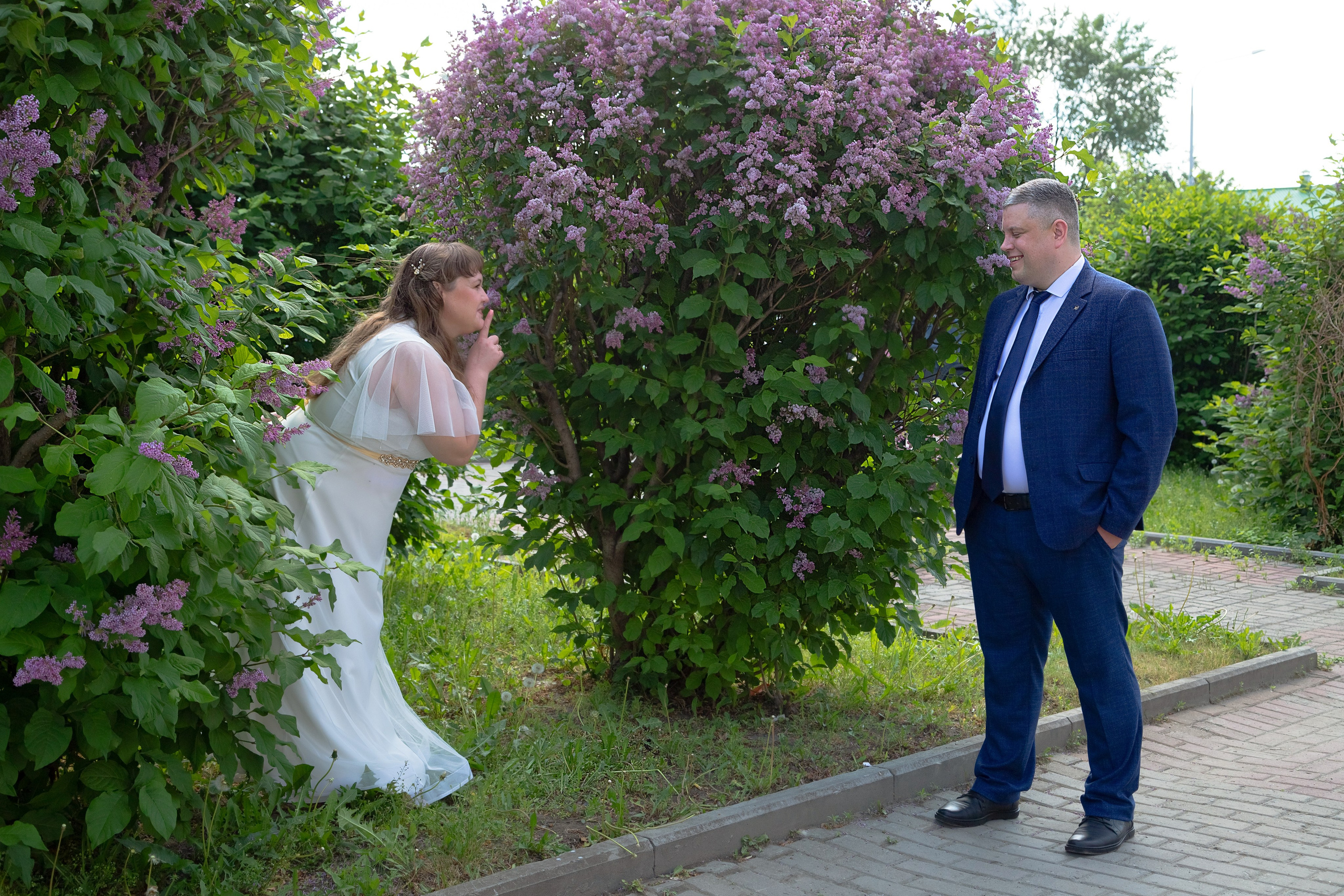 Прогулка в сирени после ЗАГСа Томск (Р. Люксембург). Фотограф в Томске Евгения Гуляева