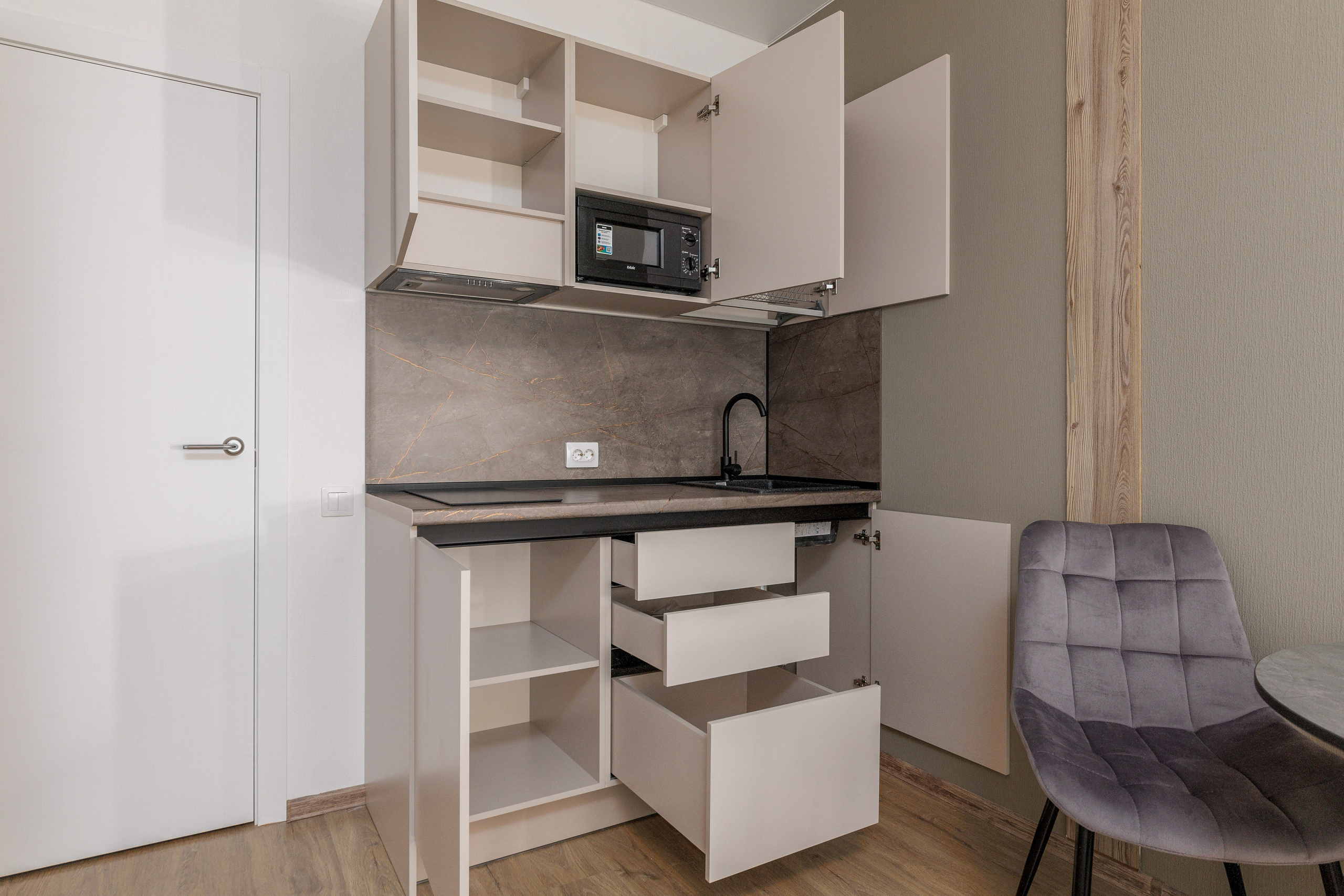 Студия, Варфоломеевская ул