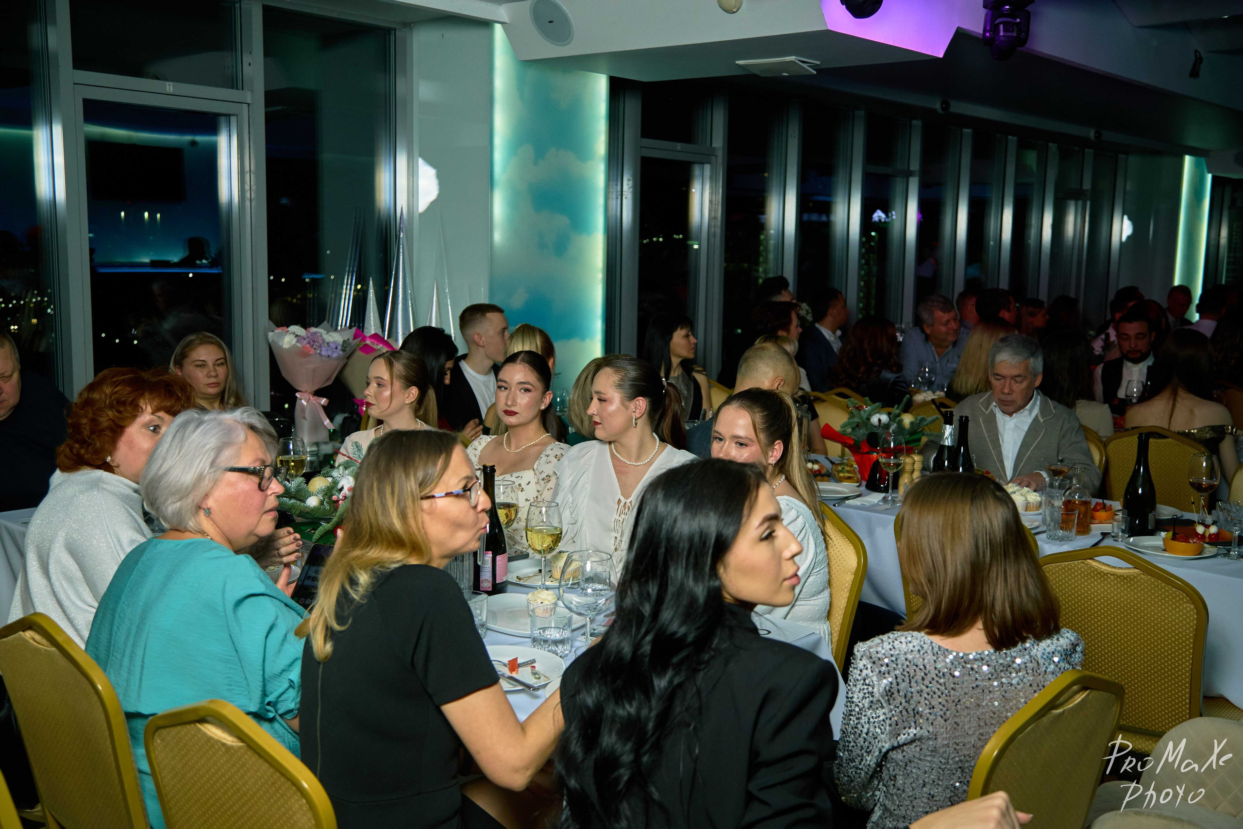 Зал КРАСА МАСС-МЕДИА ЧУВАШИИ. Владимир Суздалов (ProMaXe) — Портретный фотограф, тематические фотосессии в Чебоксарах