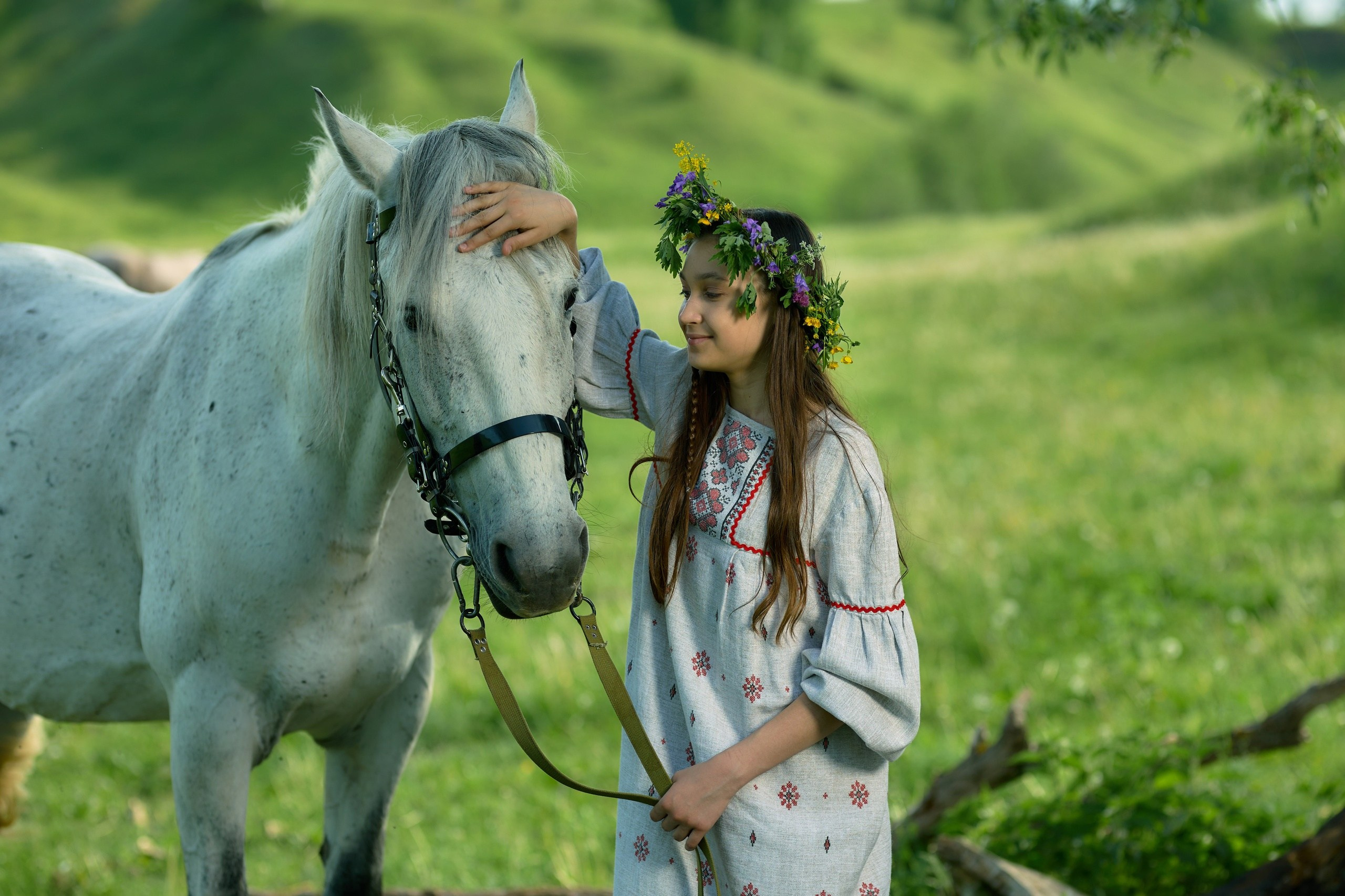 Детская фотосессия с лошадью в народных костюмах. Владимир Суздалов (ProMaXe) — Портретный фотограф, тематические фотосессии в Чебоксарах