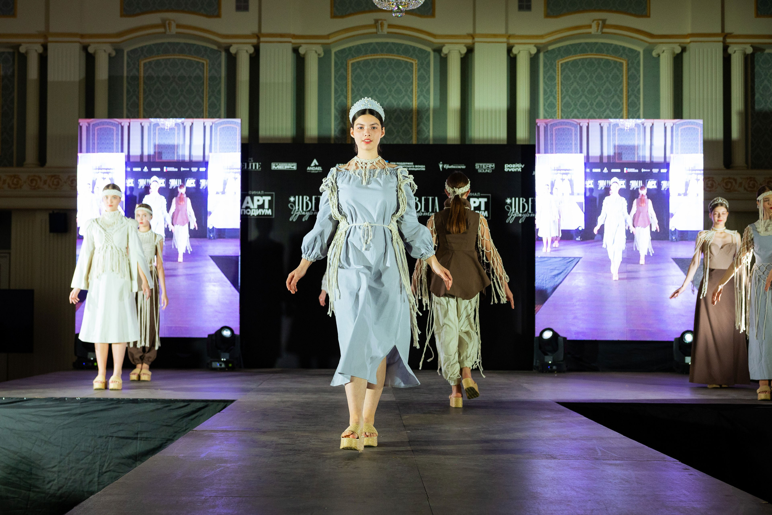 Арт-подиум «Цвета Удмуртии». Показ мод [25/10/24]. Фотограф Виноградов Константин