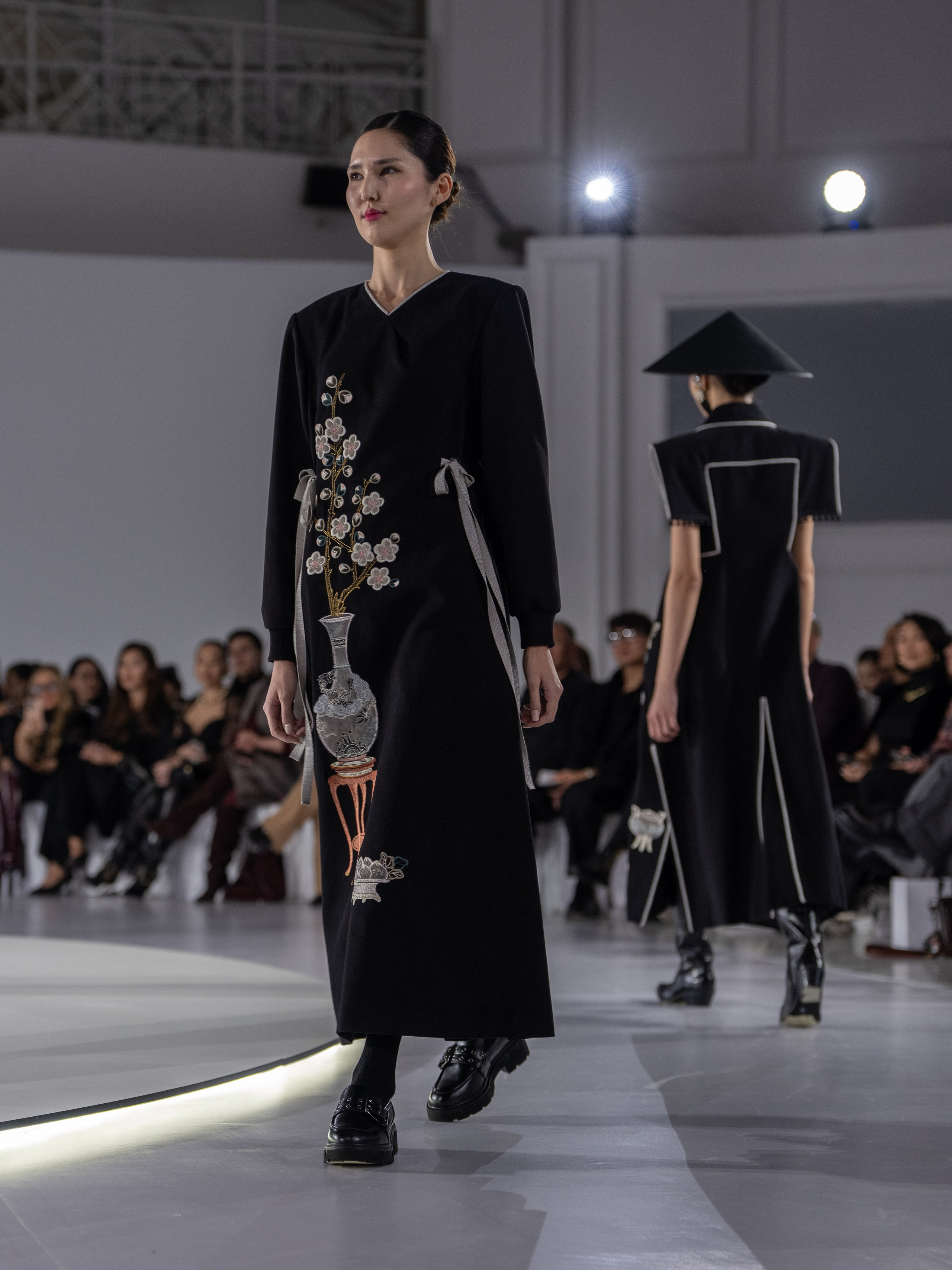 Дизайнер Stas Lopatkin. Сайт Алматинского НЮ АРТ, будуар и фэшн фотографа Дениса Карпенко