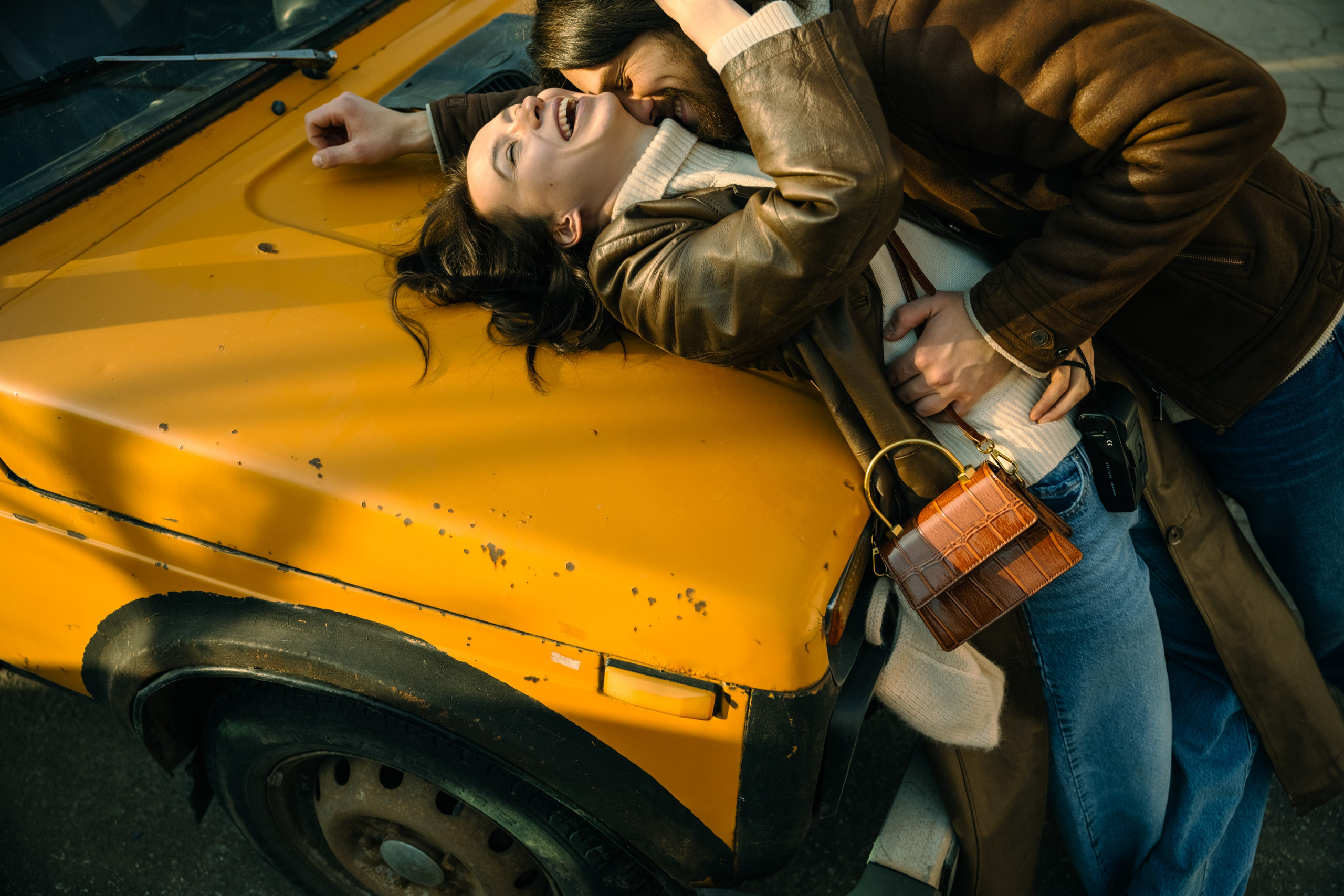 Фото на капоте машины, пара, love story, парная история