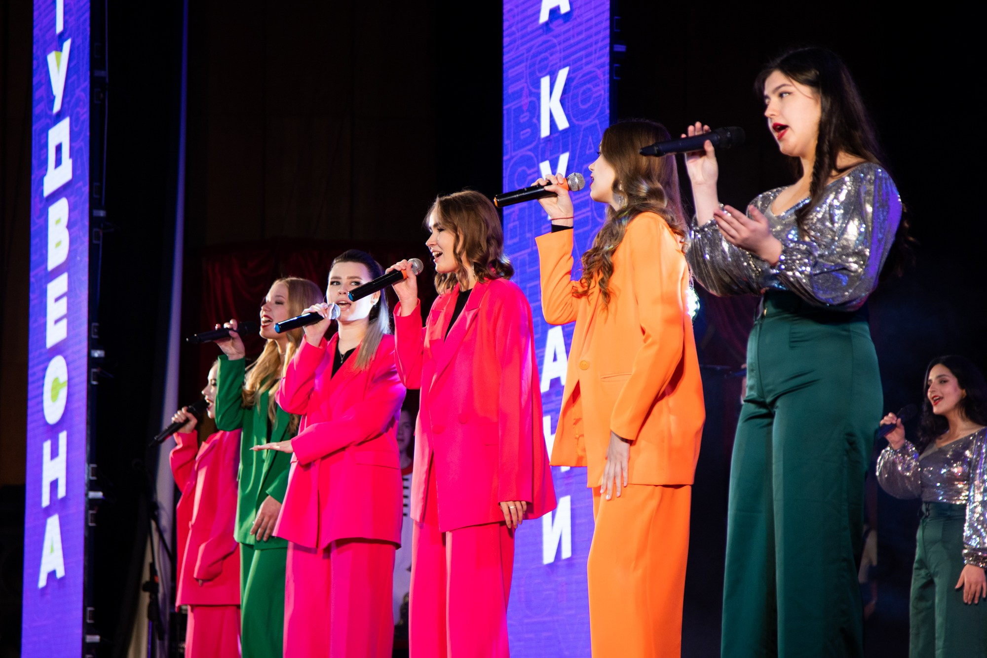 Гала-концерт «Студвесна на Кубани». Репортажный, промышленный и маркетплейс-фотограф Дмитрий Чернат