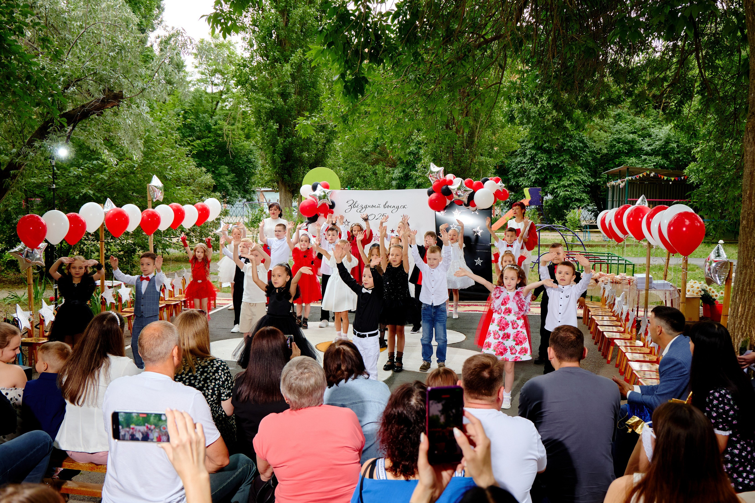 Выпускной 45 сад. Фотограф Выпускные альбомы Таганрог Сергей Коробченко