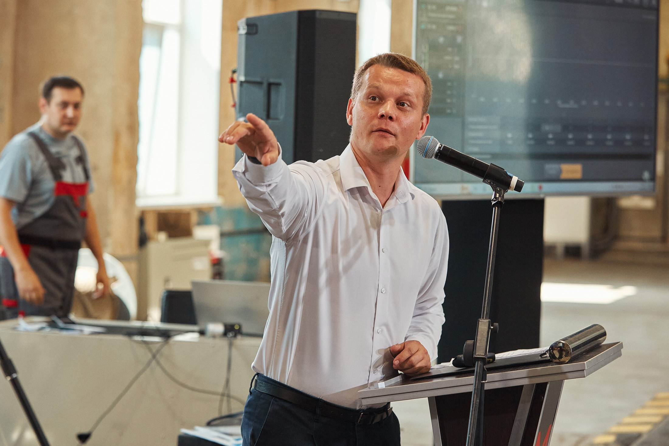 EMG / Международный форум / Презентация нового высокоточного станка. Антон Артюшин, портретный фотограф. Москва