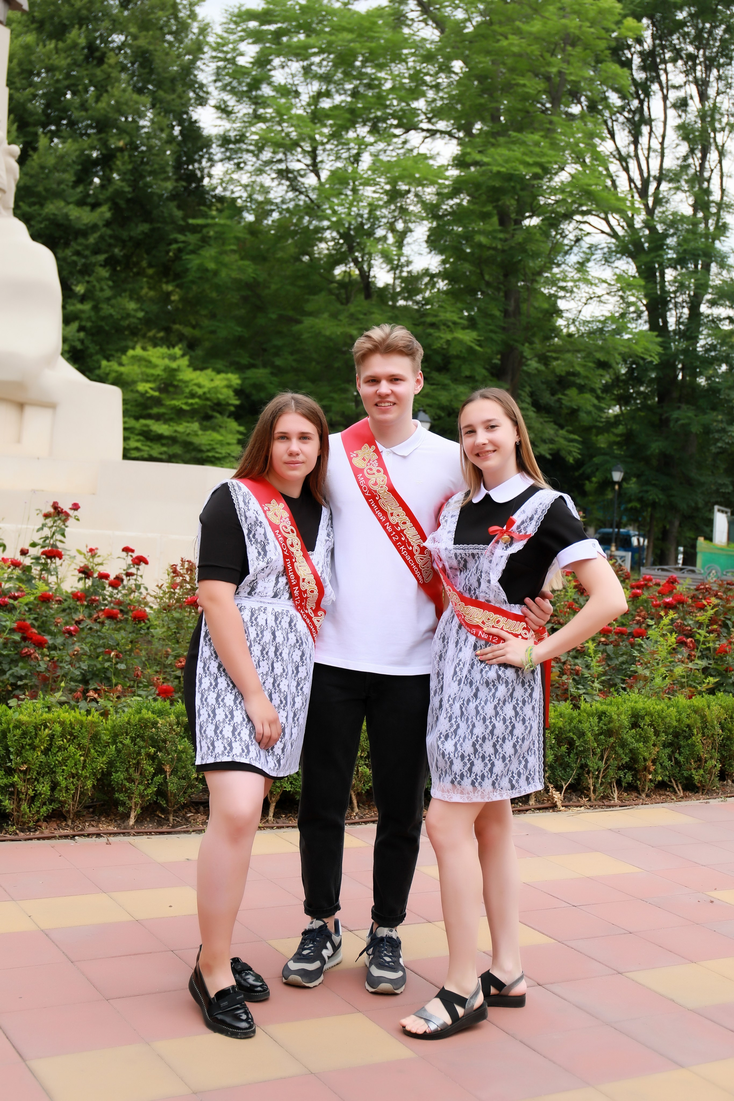 Вручение аттестатов (12 лицей). Детский семейный фотограф Краснодар