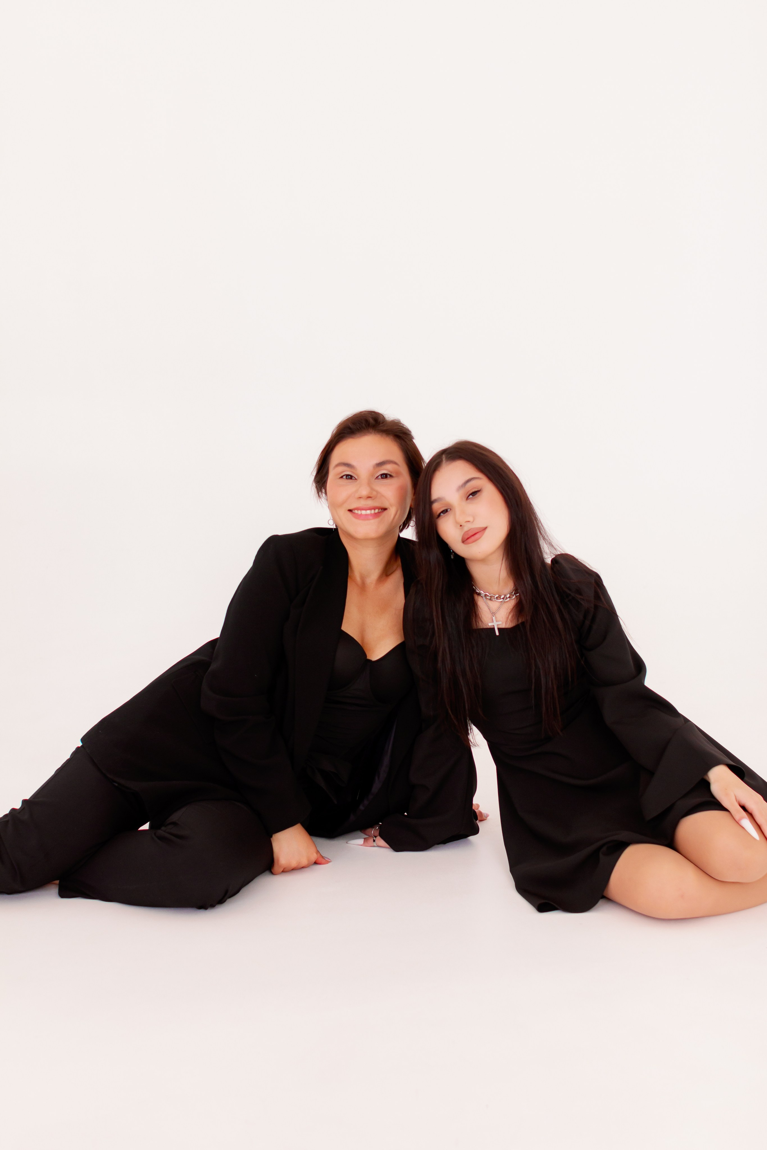 Эля и Лиза. Сёстры. Фотосессия в студии, Екатеринбург. Фотограф в Екатеринбурге Пойгина Елена