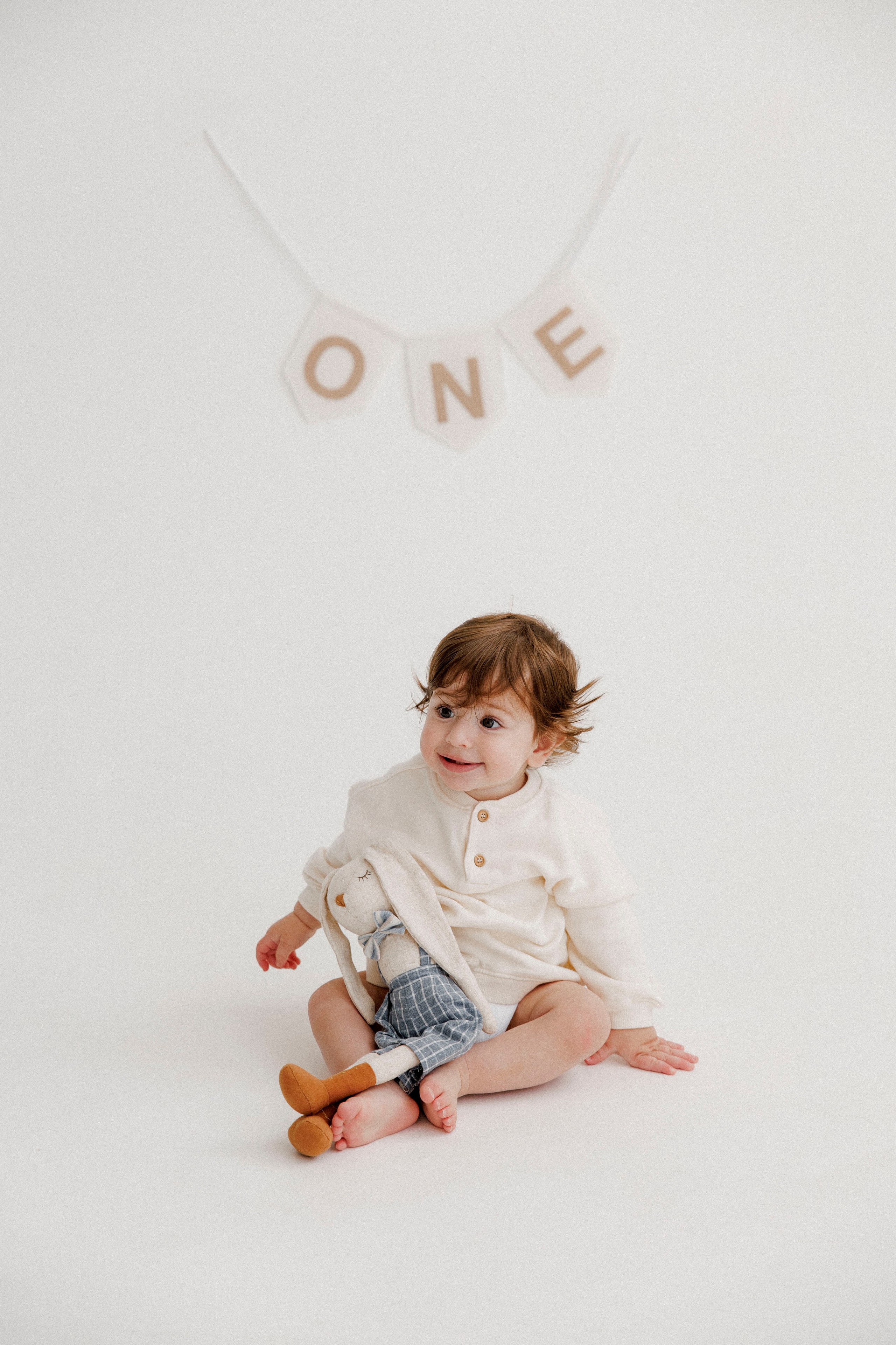 One year inside the White studio. Wedding and family photographer