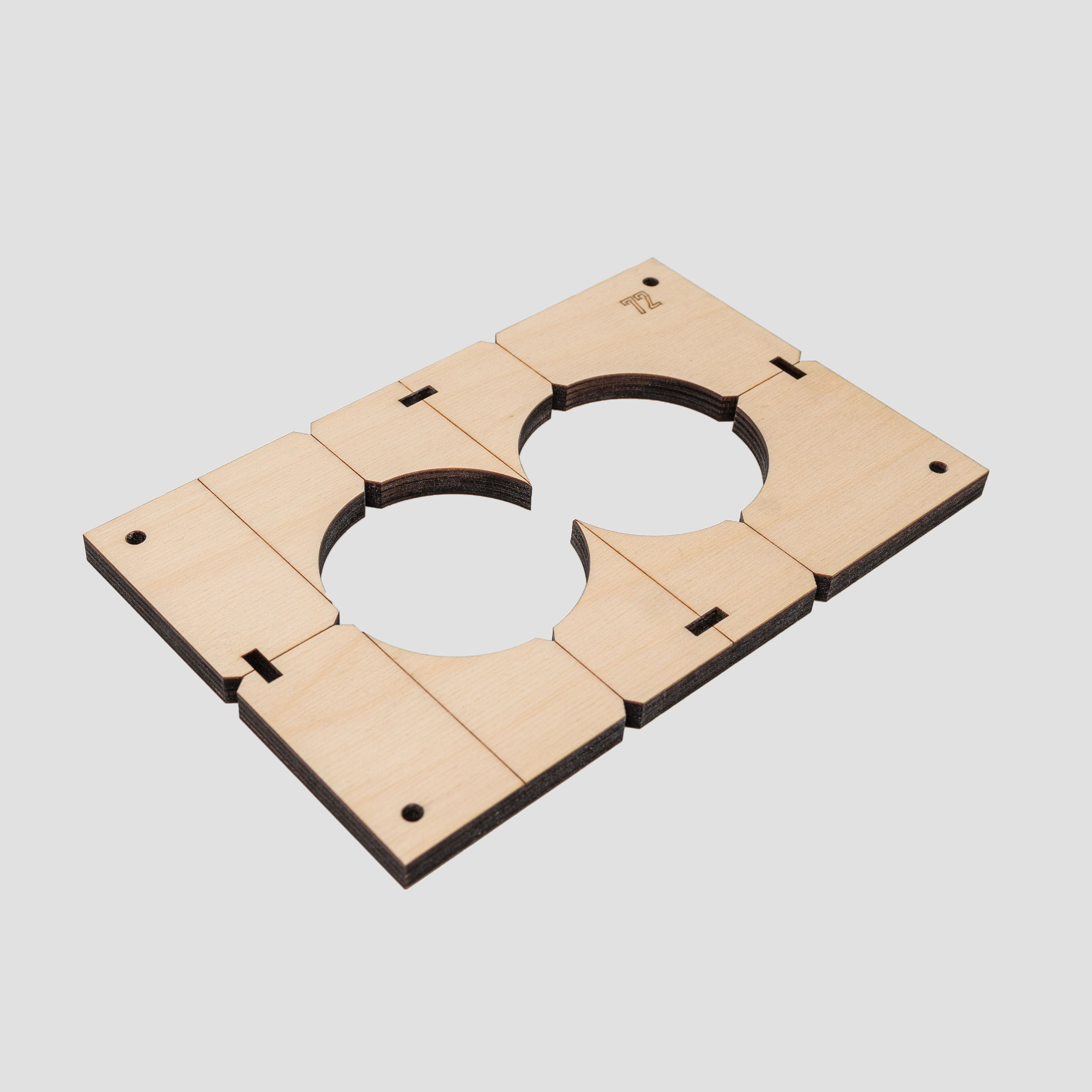 Предметные фотографии шаблонов и коронок для сверления стен