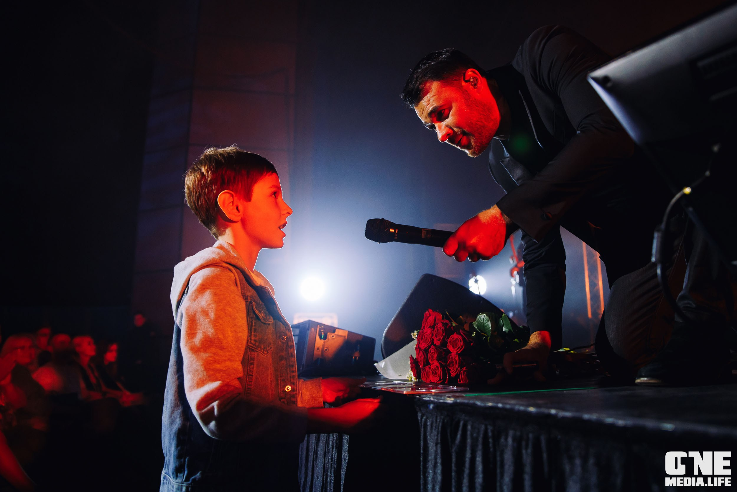 Фоторепортаж с концерта Эмина в Янтарь Холле. One Media Life: фоторепортажи, фотоотчеты с мероприятий и заведений