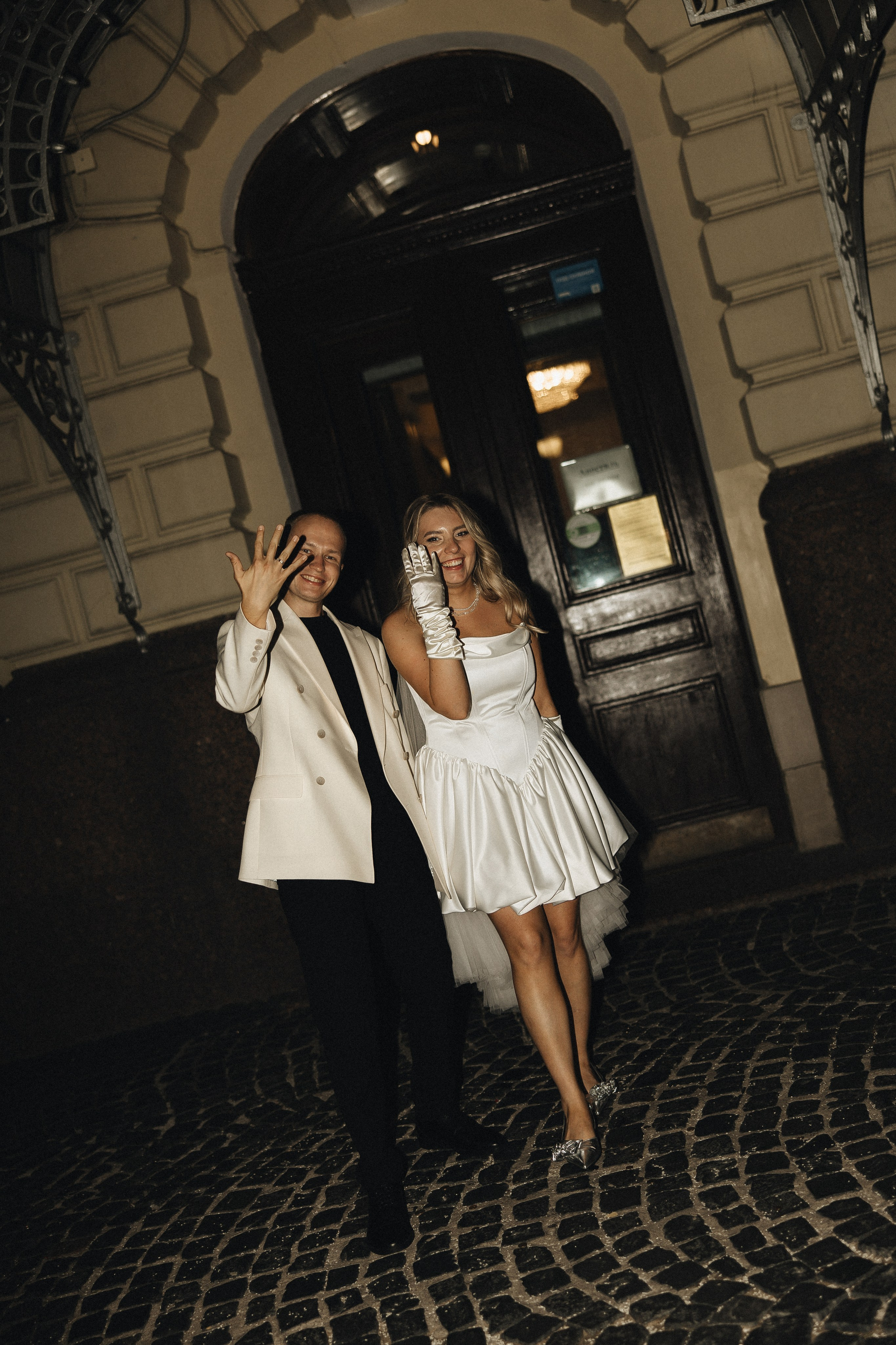 Когда я впервые увидел тебя, этот смех, ты мне напомнила по-моему сразу всех. Свадебный фотограф в Санкт-Петербурге Баженова Алина