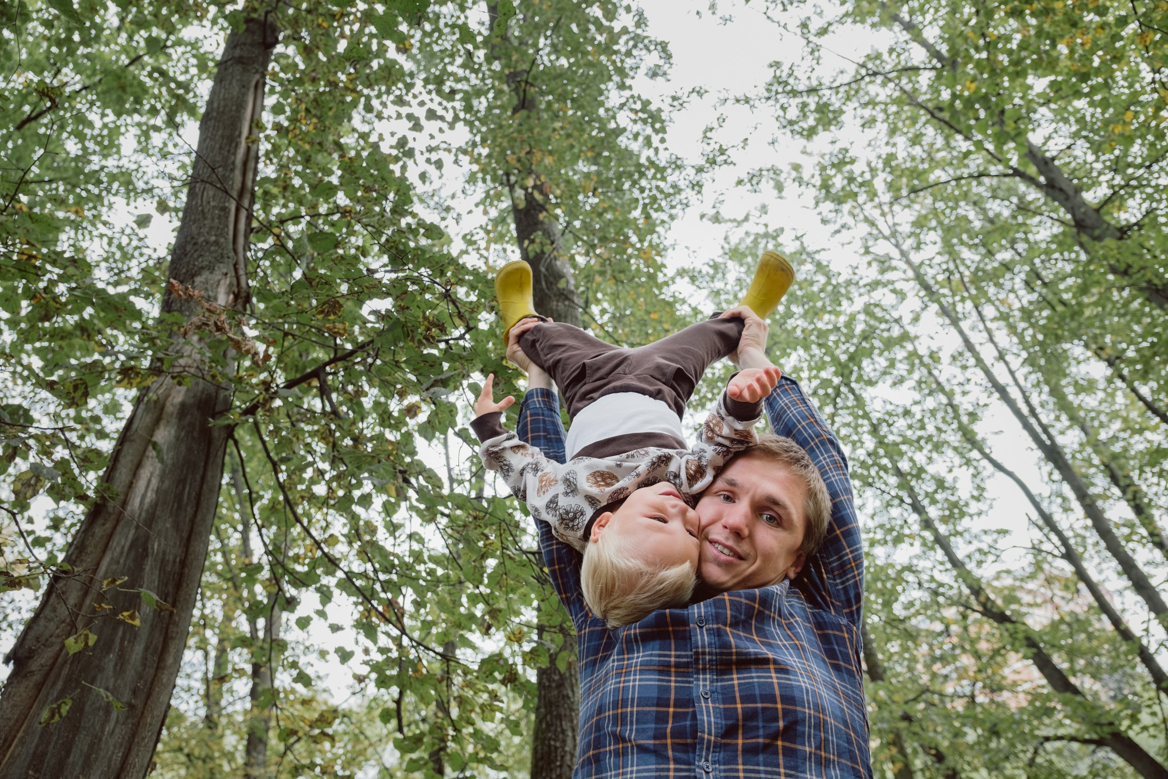 В парке. Свадебные и семейные фотографы в Москве Максим и Оксана Первомай