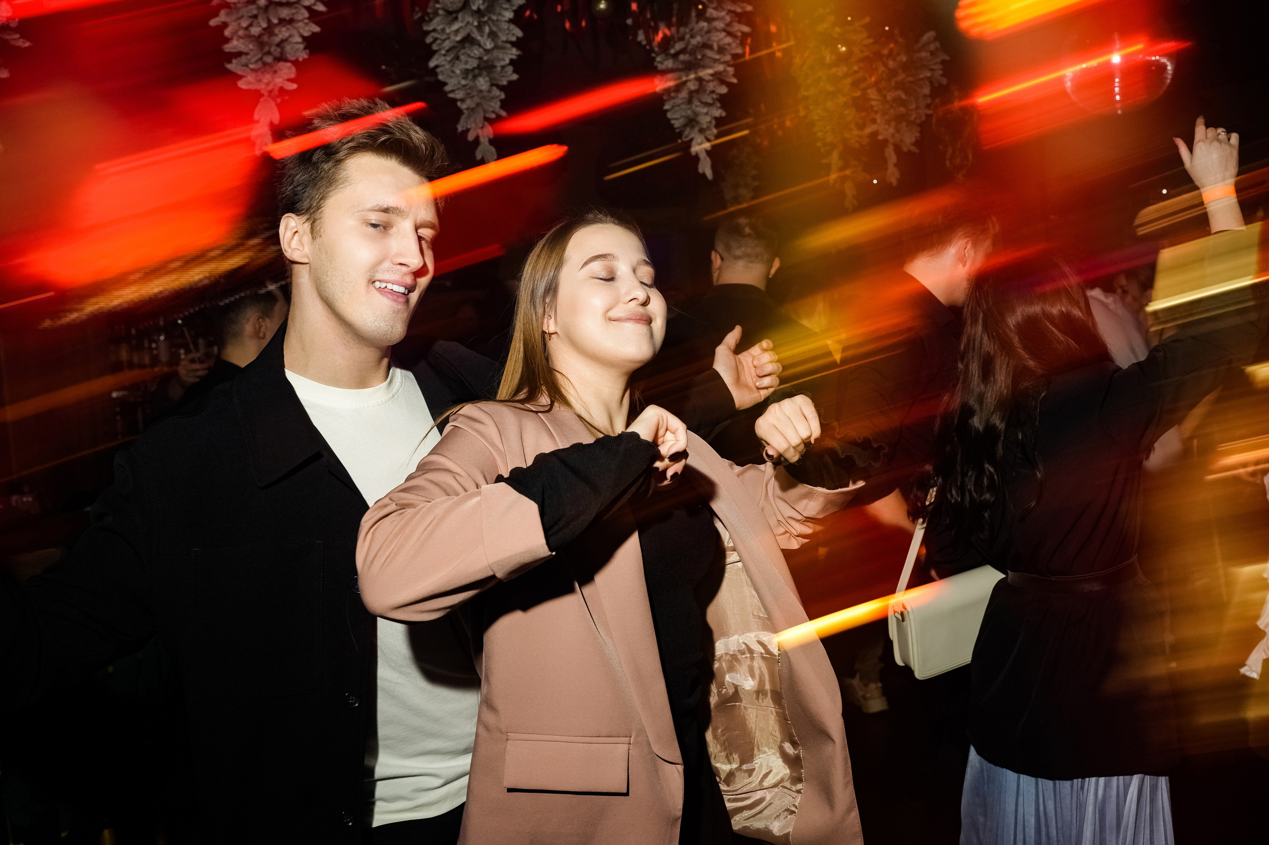 EVENT-туса в караоке. Свадебный фотограф и видеограф в Ростове-на-Дону. Максим и Наталья Лебедевы