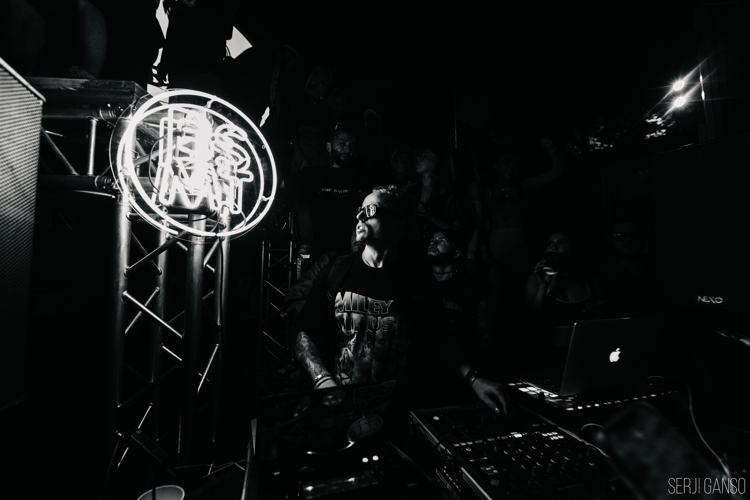 BASEMENT. Фотограф Serj Ganso