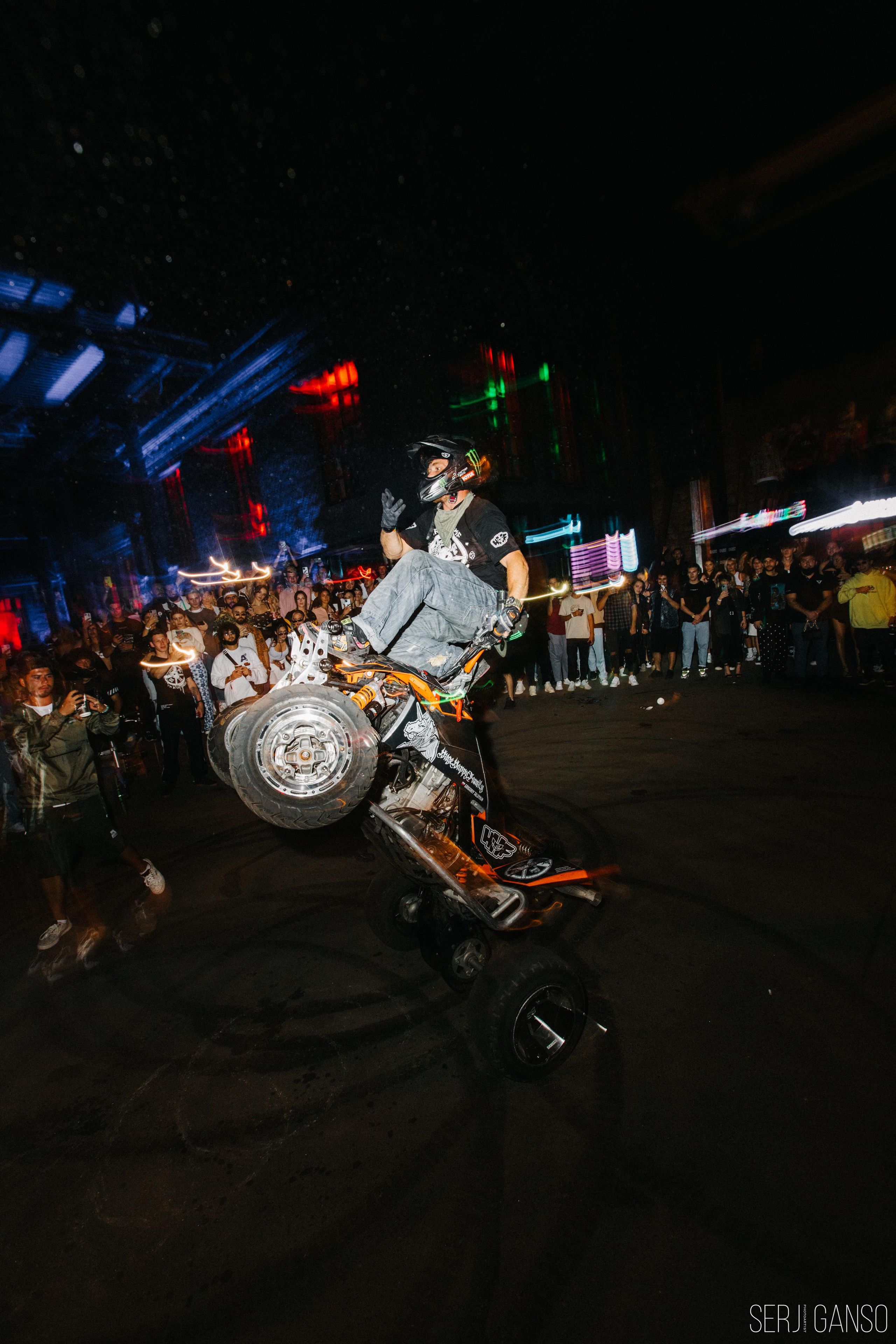 BASEMENT. Фотограф Serj Ganso