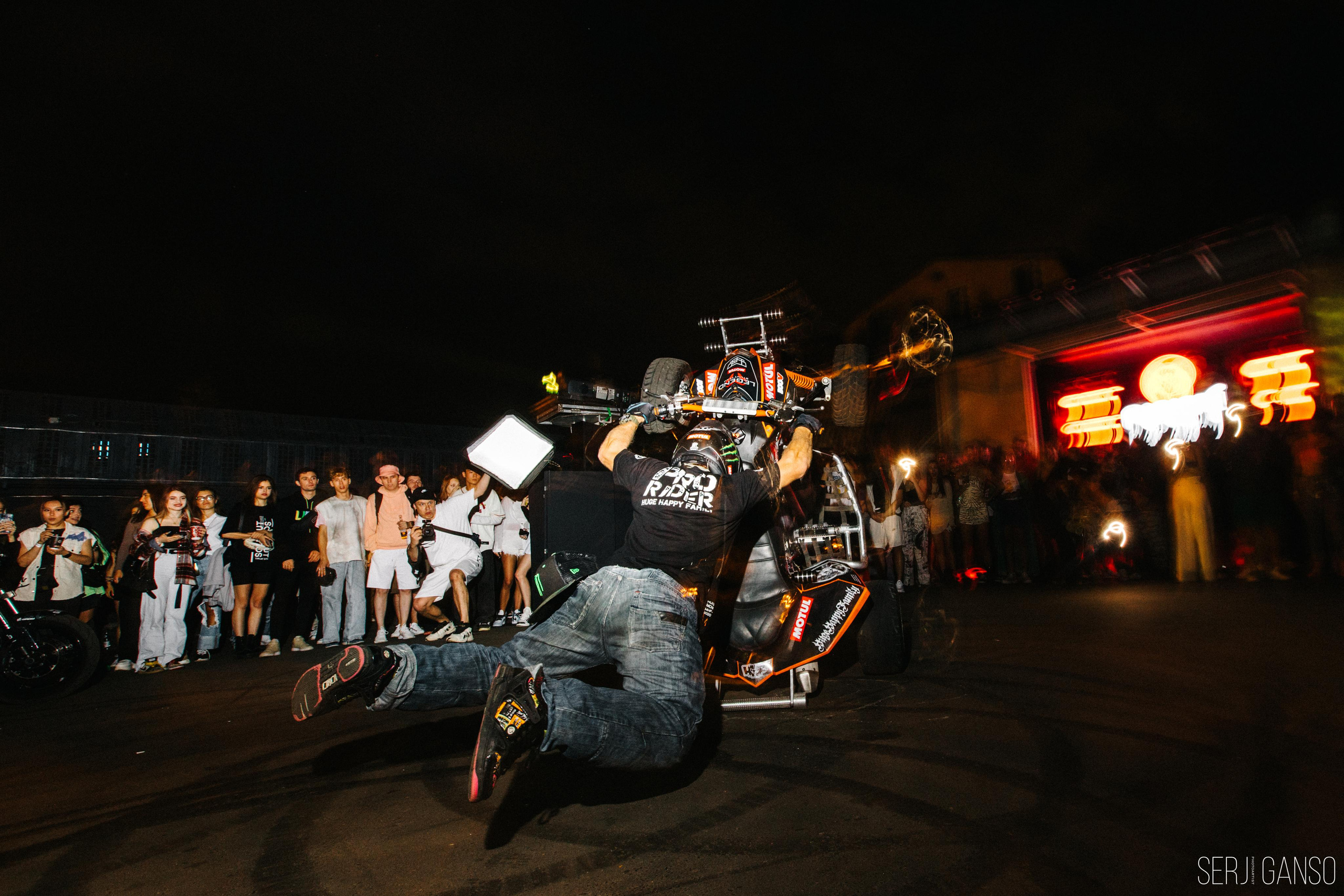 BASEMENT. Фотограф Serj Ganso