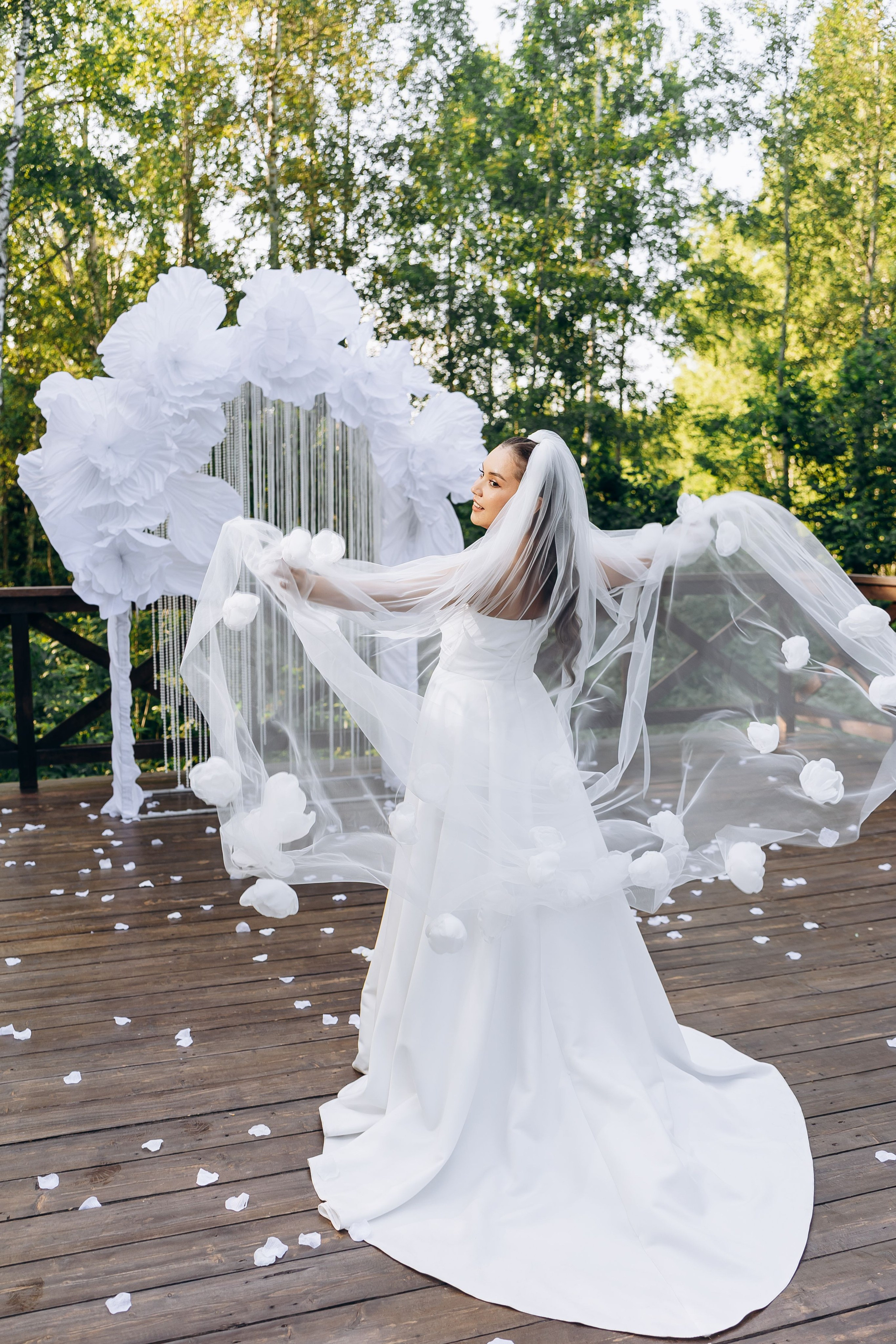 свадебная фотосессия на фотозоне. Свадебный фотограф Казань